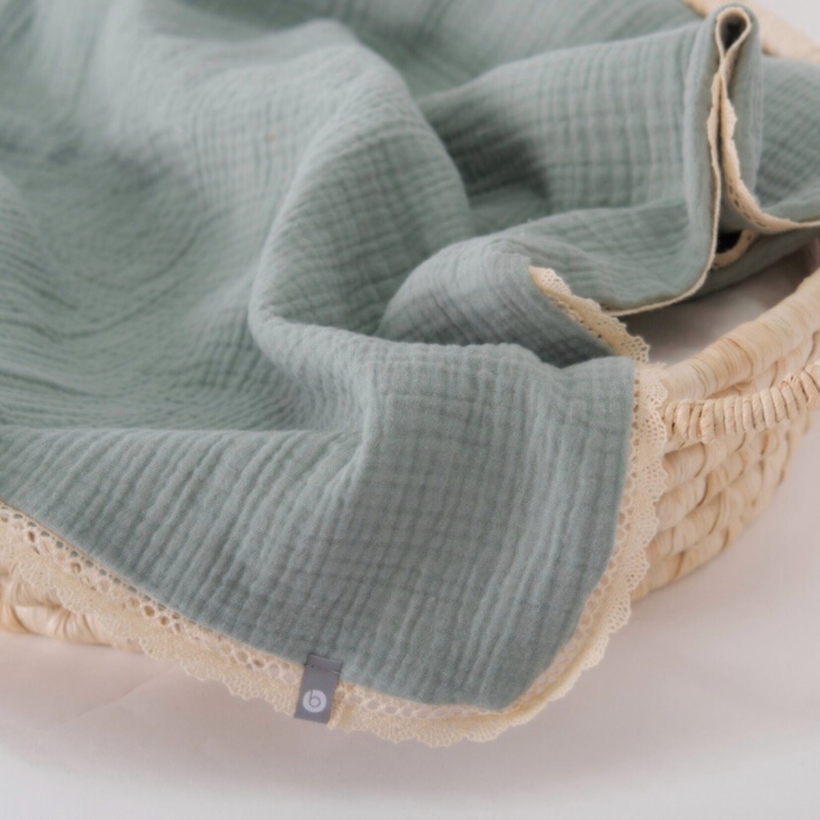 Baluchon Doudou en mousseline et coton vert avec dentelle beige