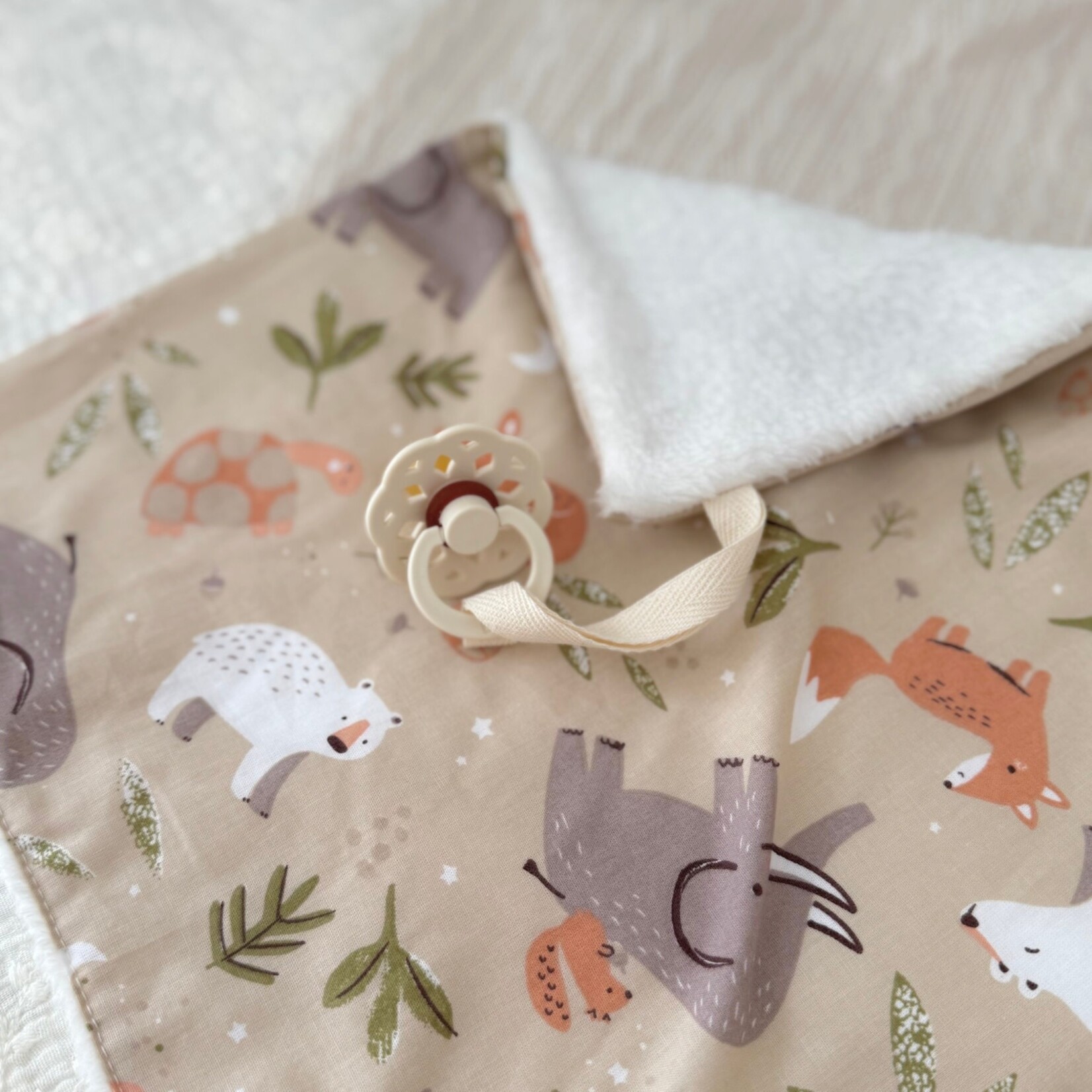 Baluchon Mini doudou attache-suce rhinocéros et ses amis - baluchon