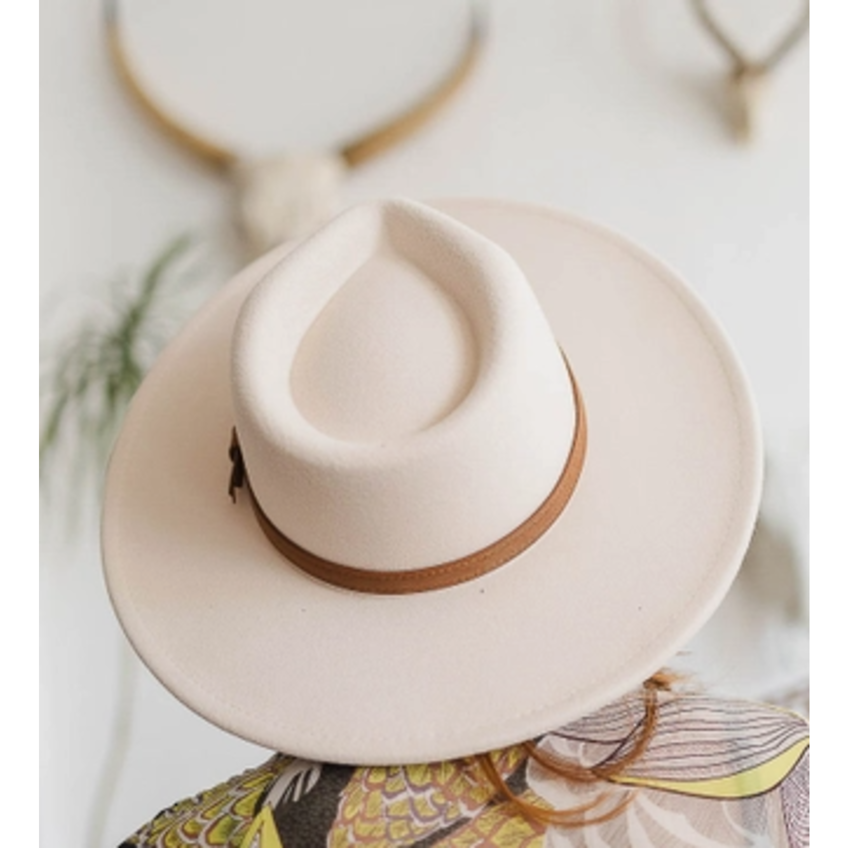 Leto Accessories Leto Stylish Flat Brim Buckle Hat