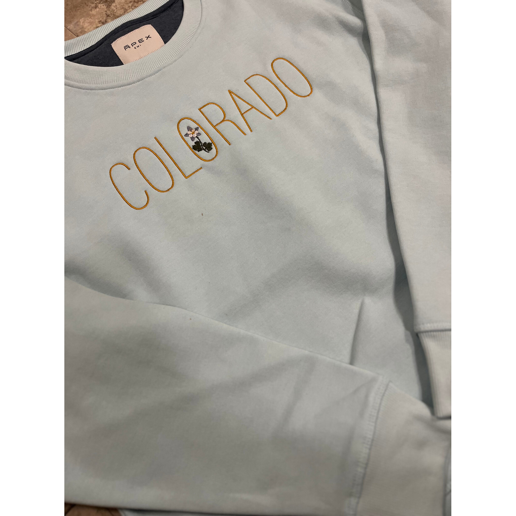 EMI EMI Colorado w/ Flower Embroider Crewneck