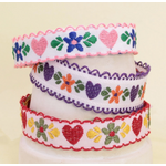 ZAD ZAD White Floral Fabric Embroidered Pull Bracelet