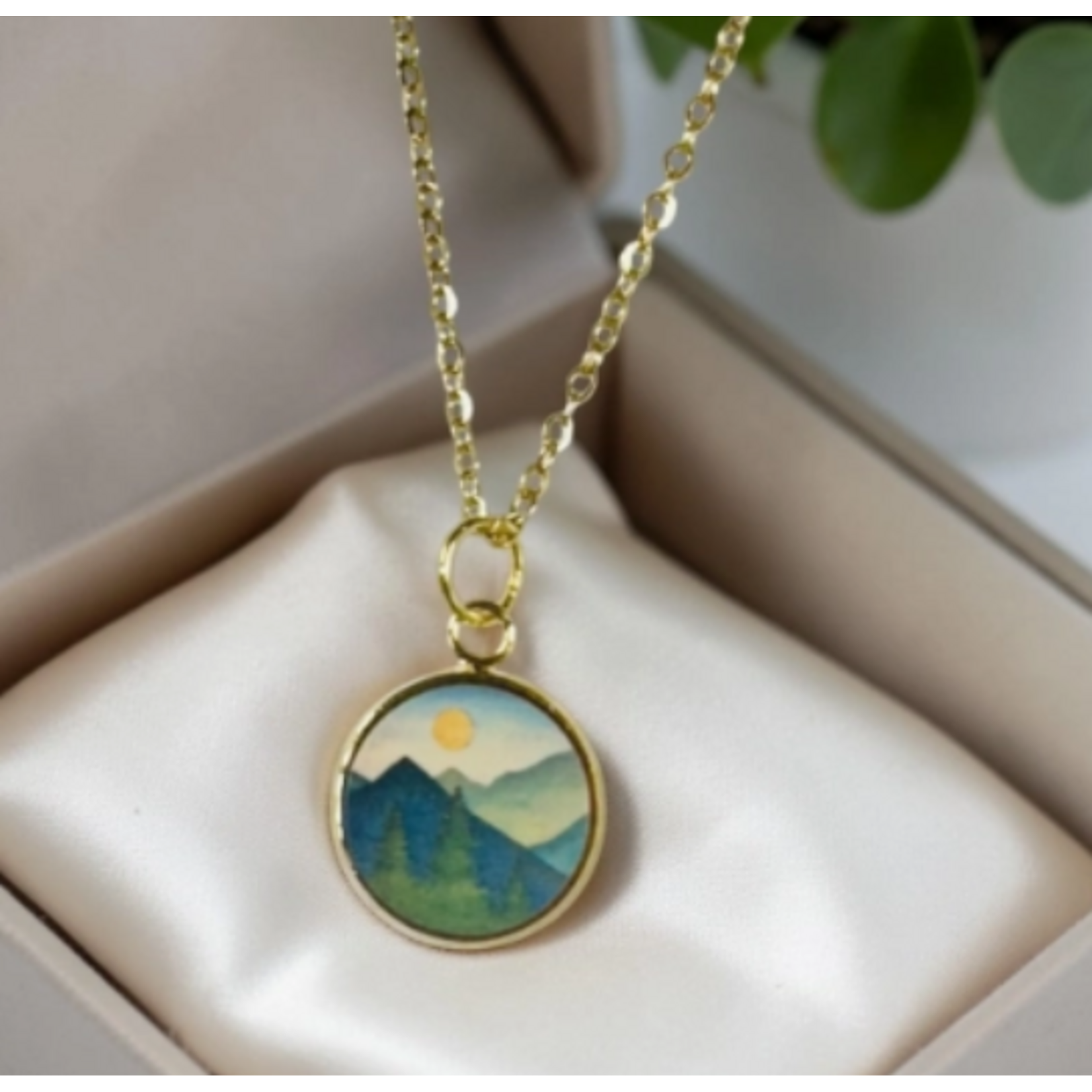 Vintage Adventures Vintage Adventures Mountain Dusk Yellow Gold Necklace