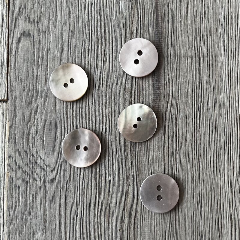 Dill Button - Nacre 18 mm