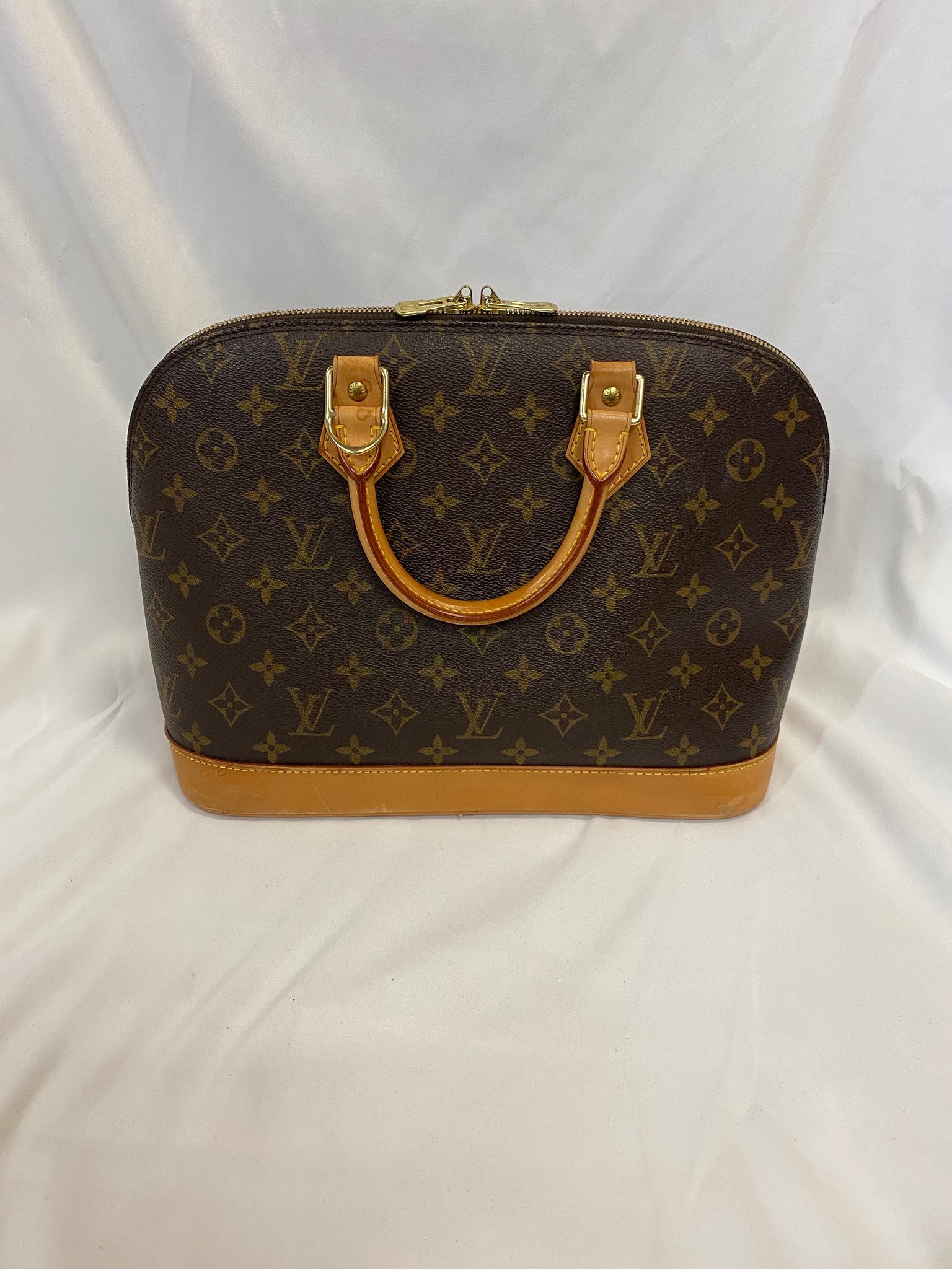 Louis Vuitton  Louis vuitton alma, Louis vuitton vintage bags, Louis  vuitton