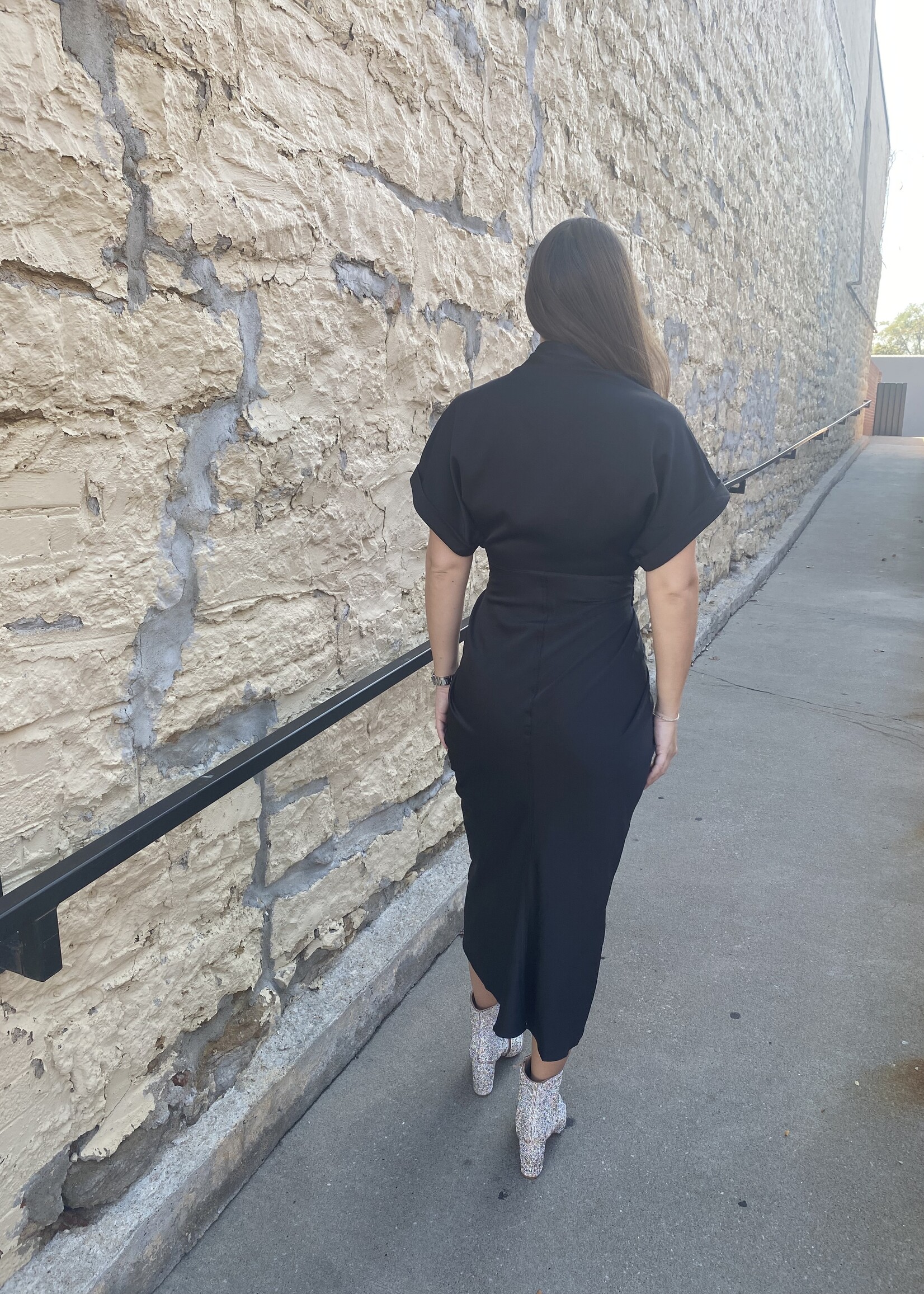 Short Sleeve Black Midi Tie Dress