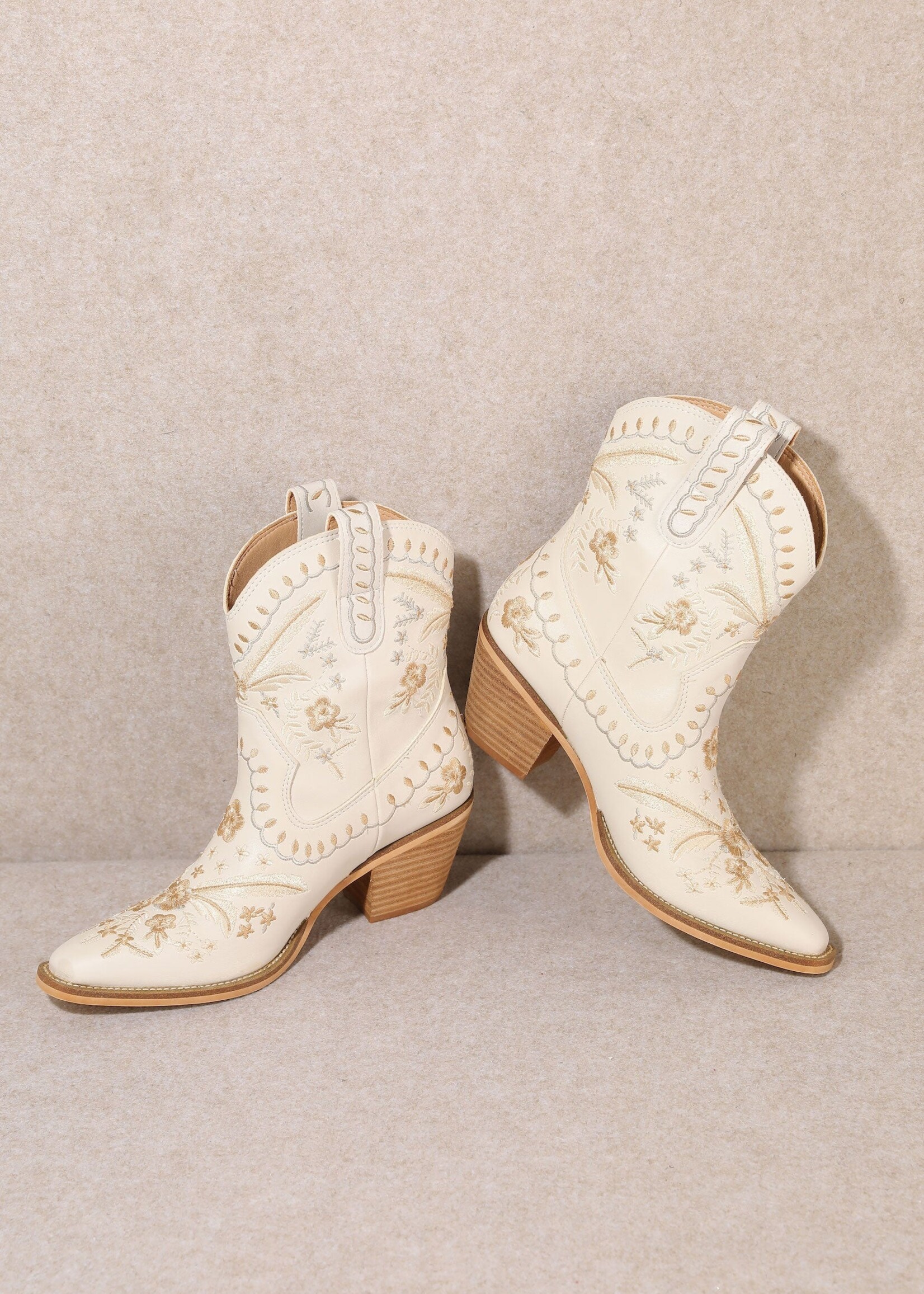 Corral Short White Cowgirl Boots