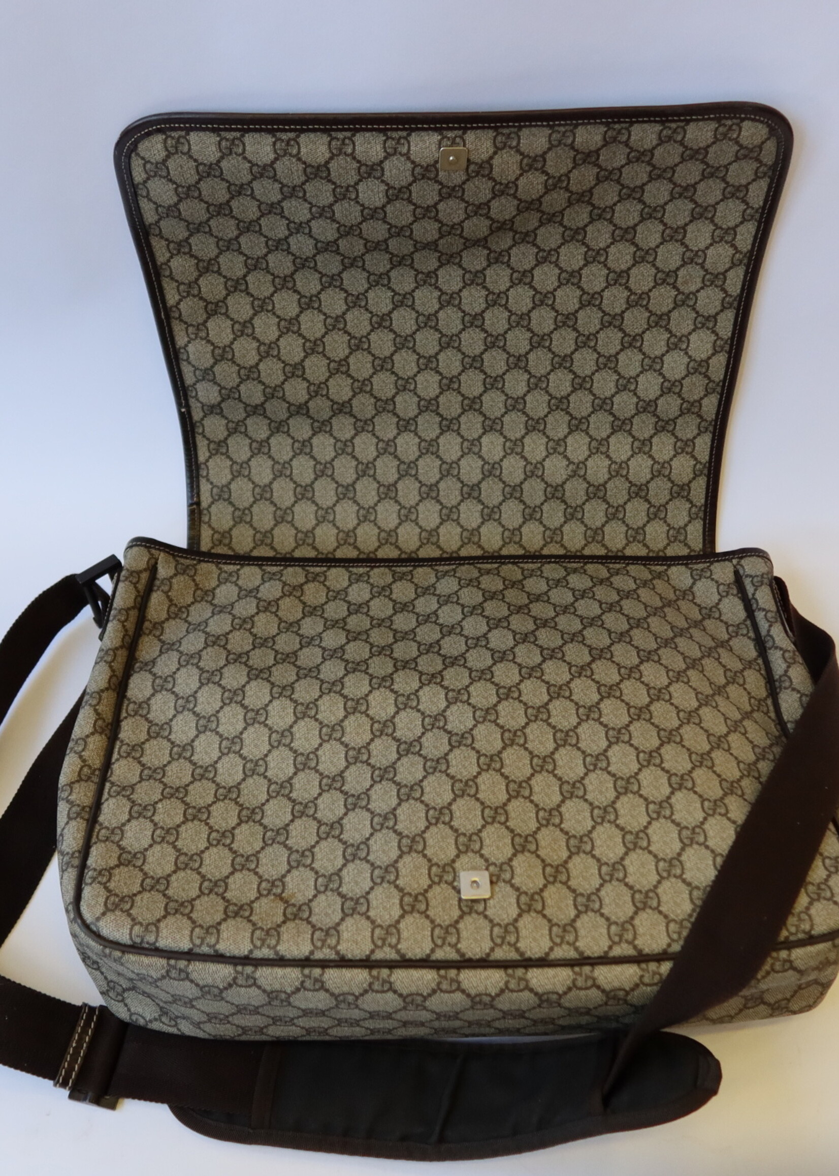 Gucci Gucci GG Canvas Messenger Bag