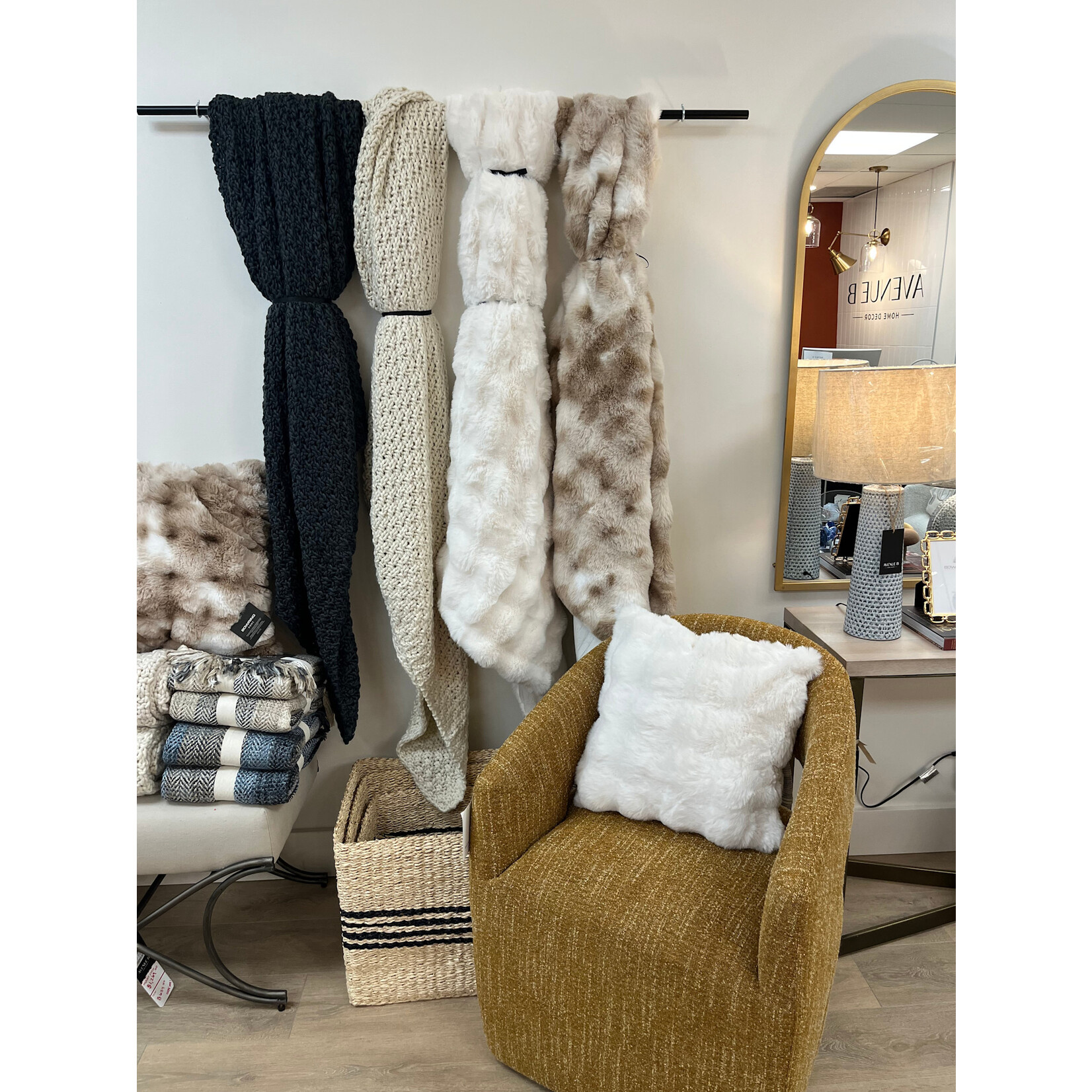 Plush Faux Fur 18 x 18" Pillow - Ivory
