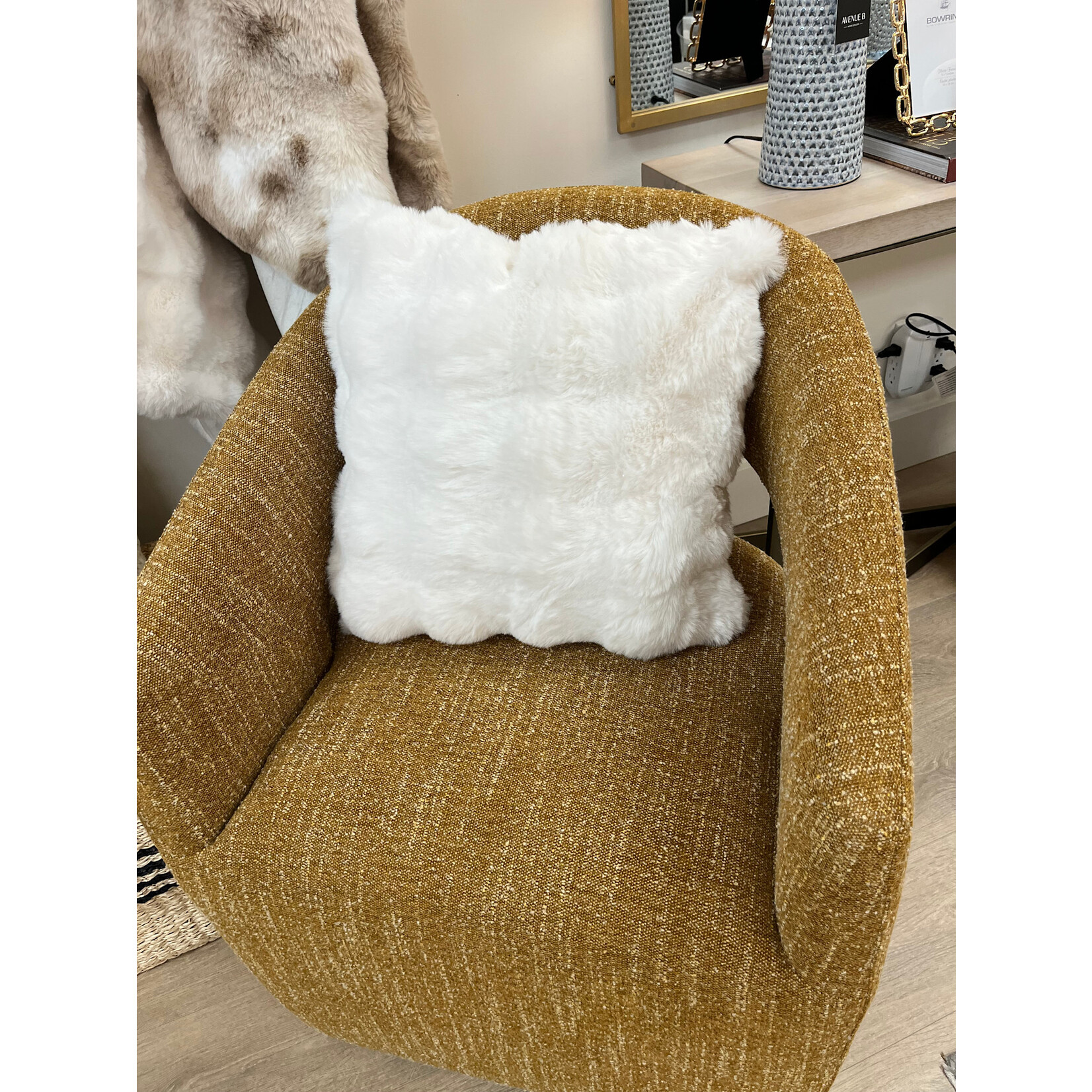 Plush Faux Fur 18 x 18" Pillow - Ivory
