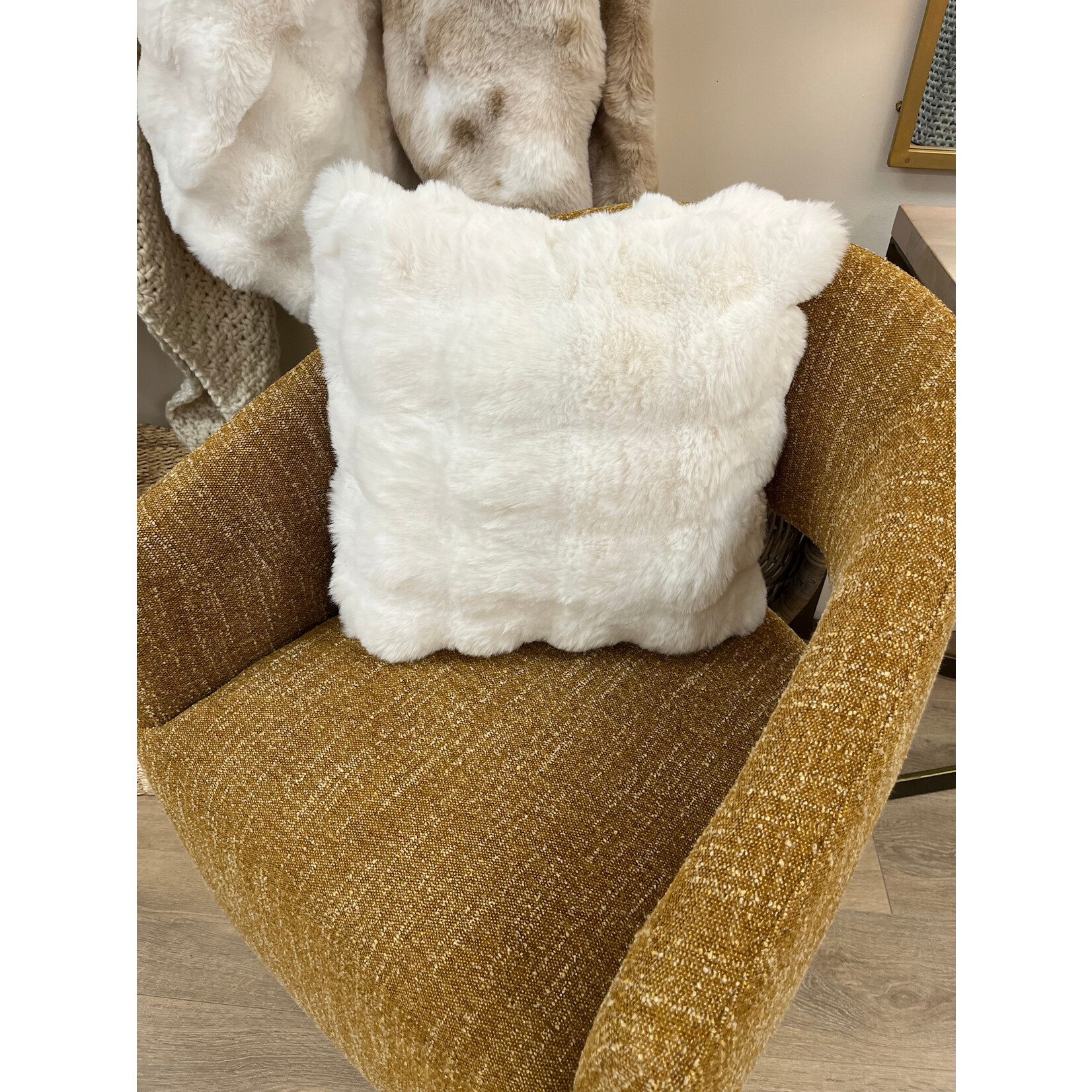 Plush Faux Fur 18 x 18" Pillow - Ivory