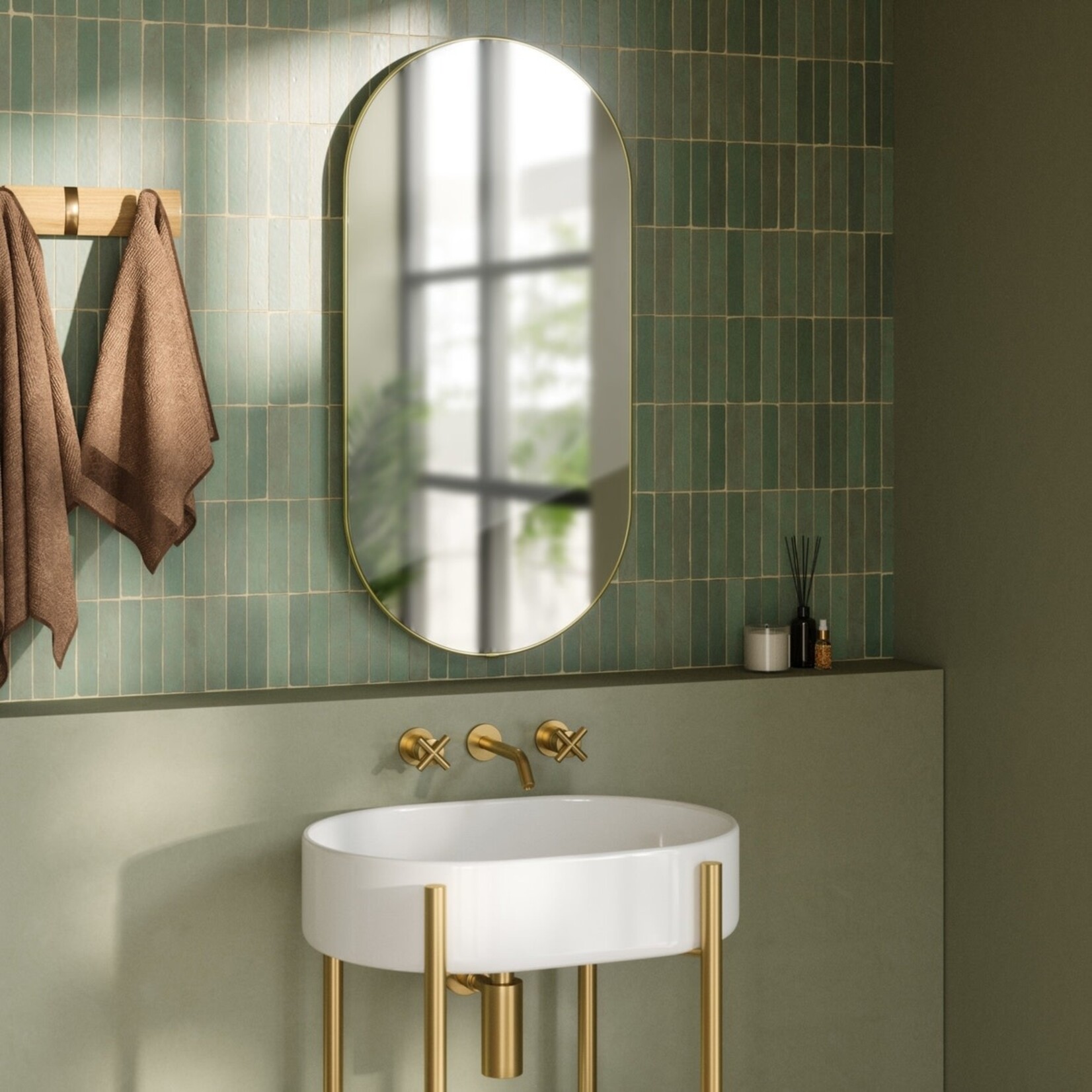 Hubba Oval Mirror - Brass 36"