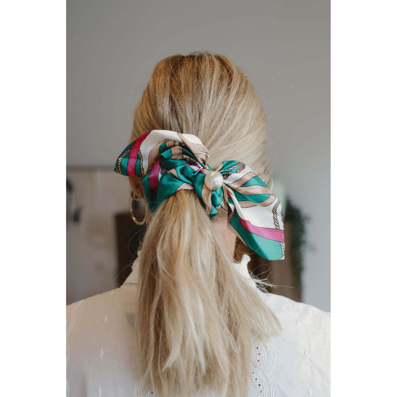 SATIN BOW TIE PRINTED WITH DECORATIVE PEARL - GREEN