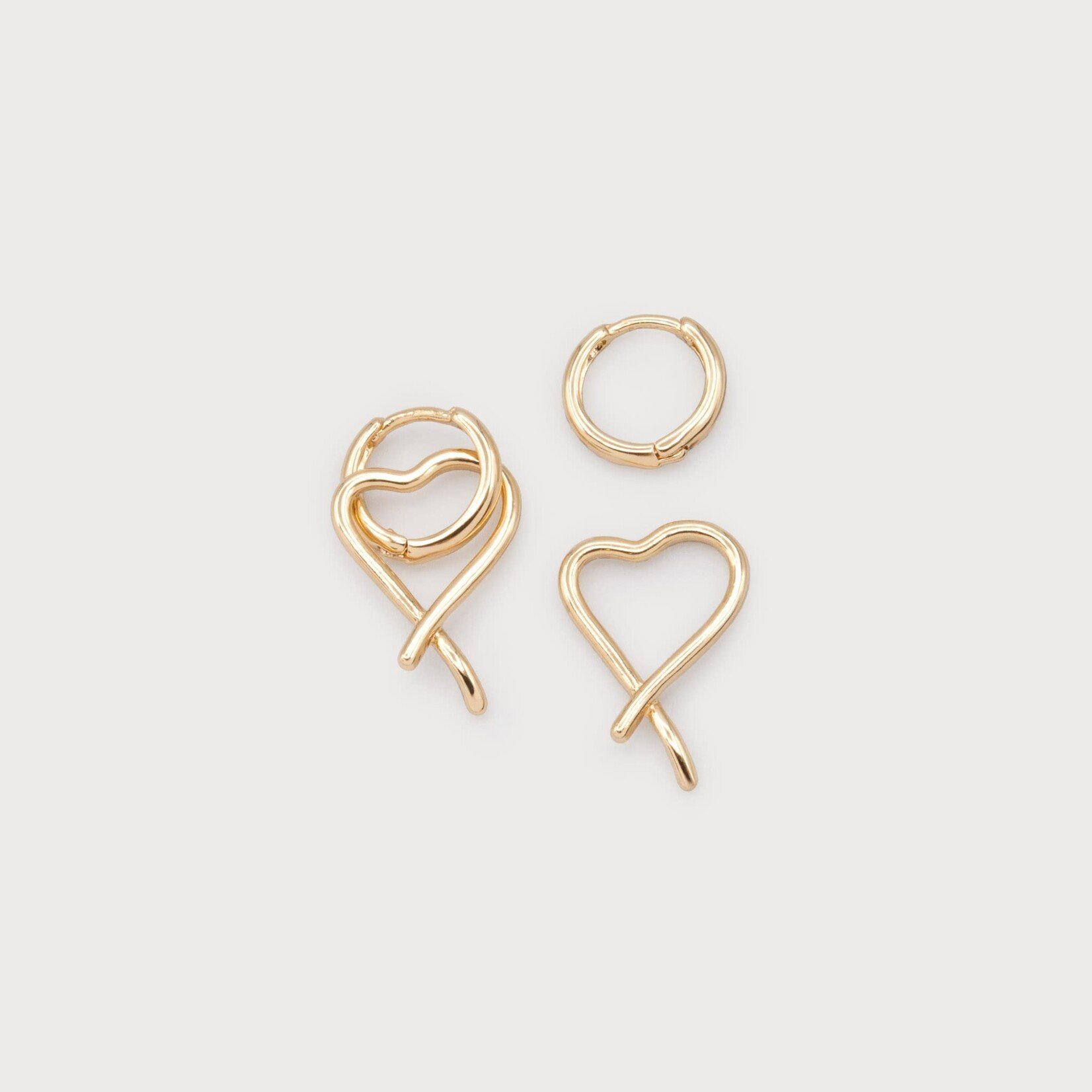 SMALL HEART ON HOOPS - gold