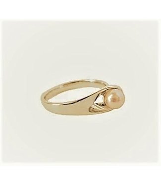 Gold Single Pearl Ring