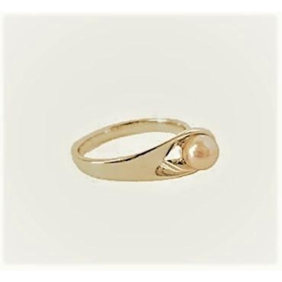Gold Single Pearl Ring