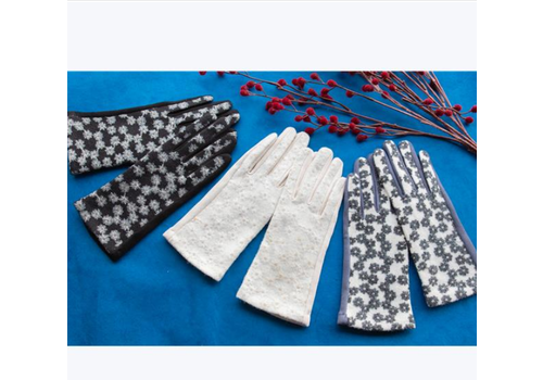  Young's Inc. Little Daisies Gloves 