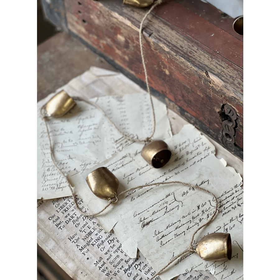 70" Aria Bell Garland