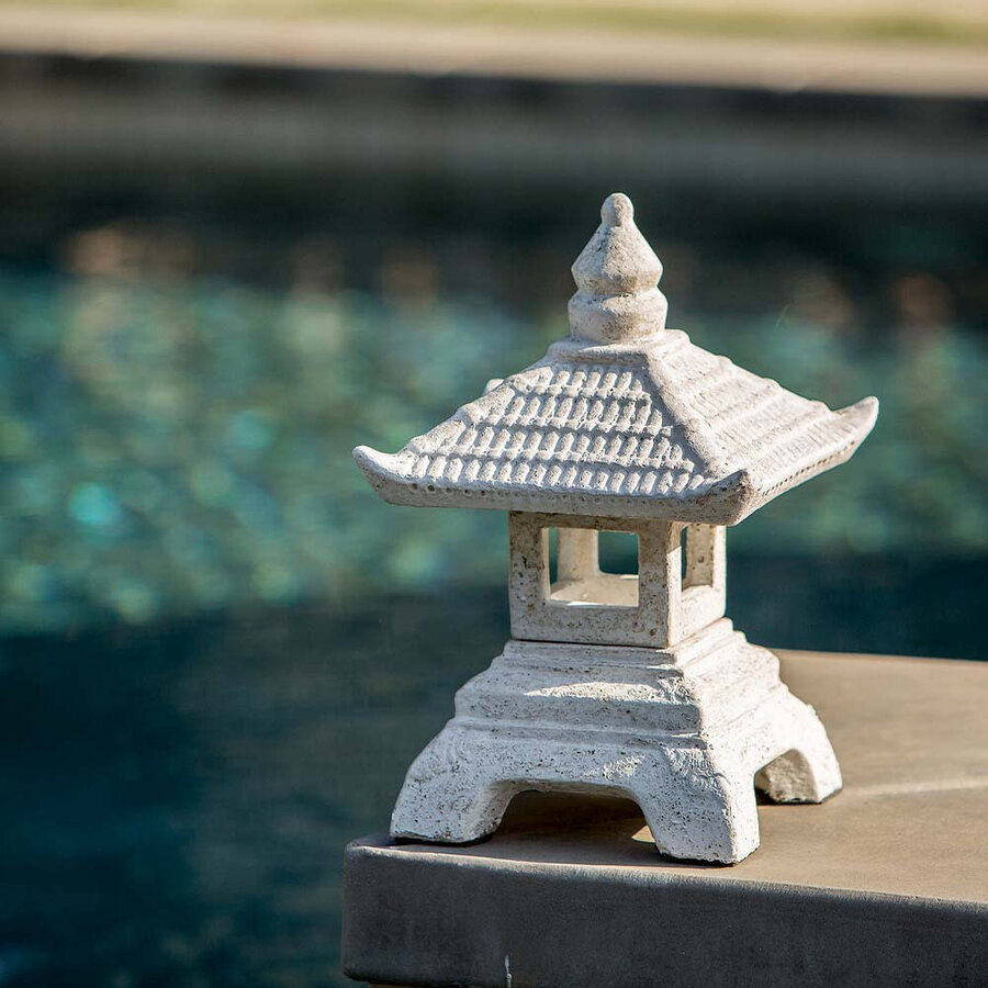 Pagoda Garden Lantern 16"