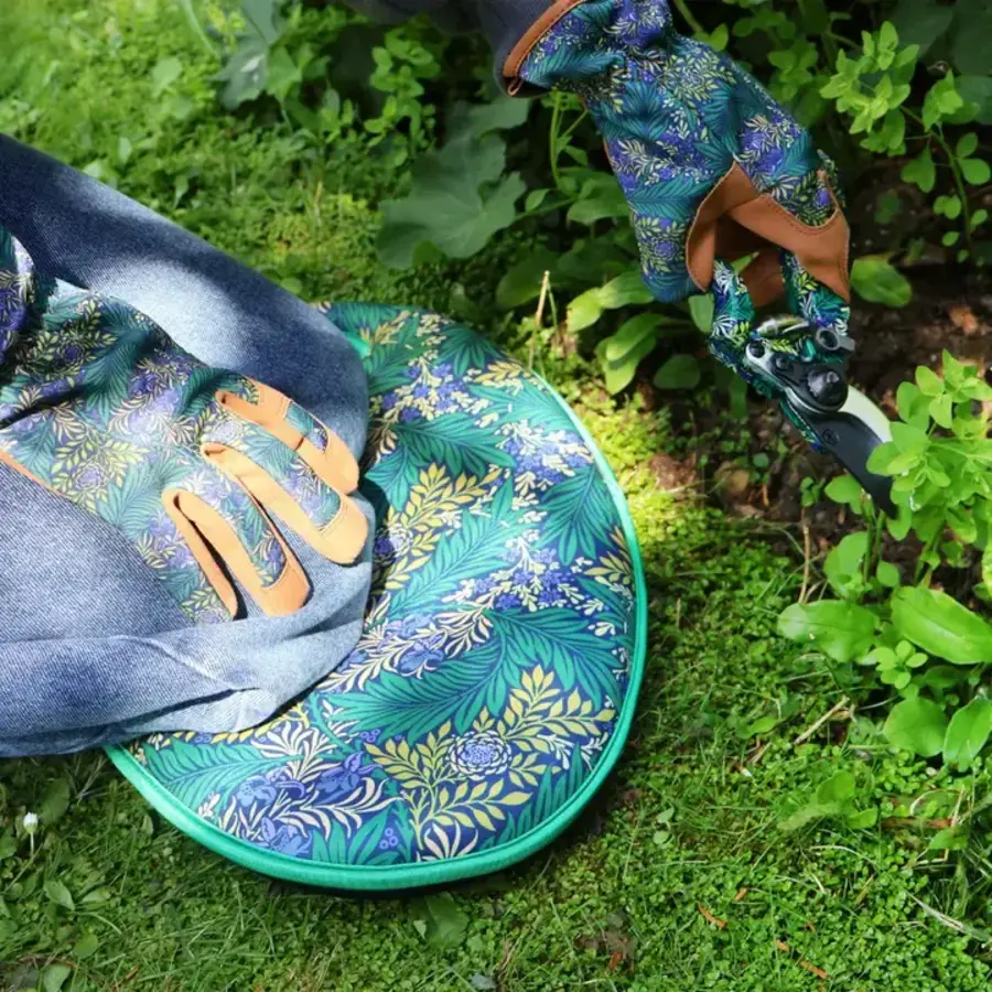 Garden Kneeler Larkspur Green