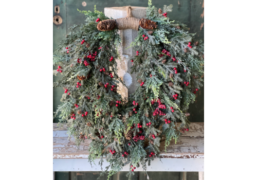  Divinity Berry Wreath 28" 
