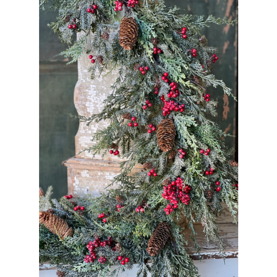 Divinity Berry Cedar Garland 5'