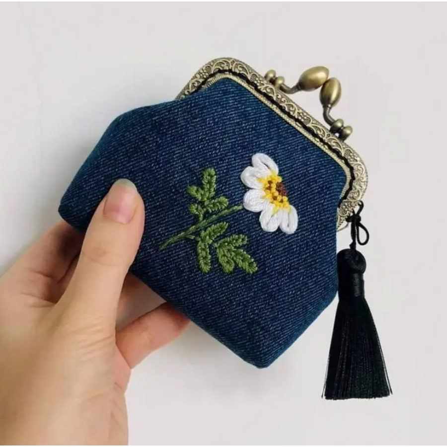 Daisy Embroidered Coin Purse