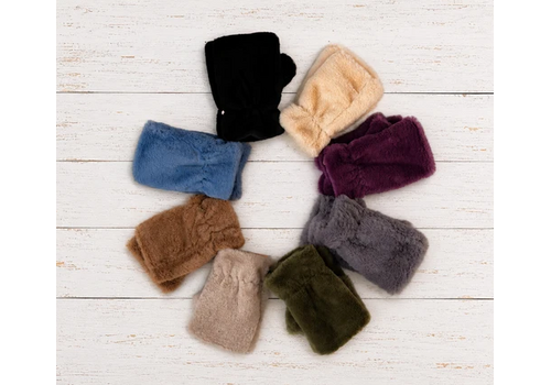 Shihreen Faux Fur Fingerless Glove 