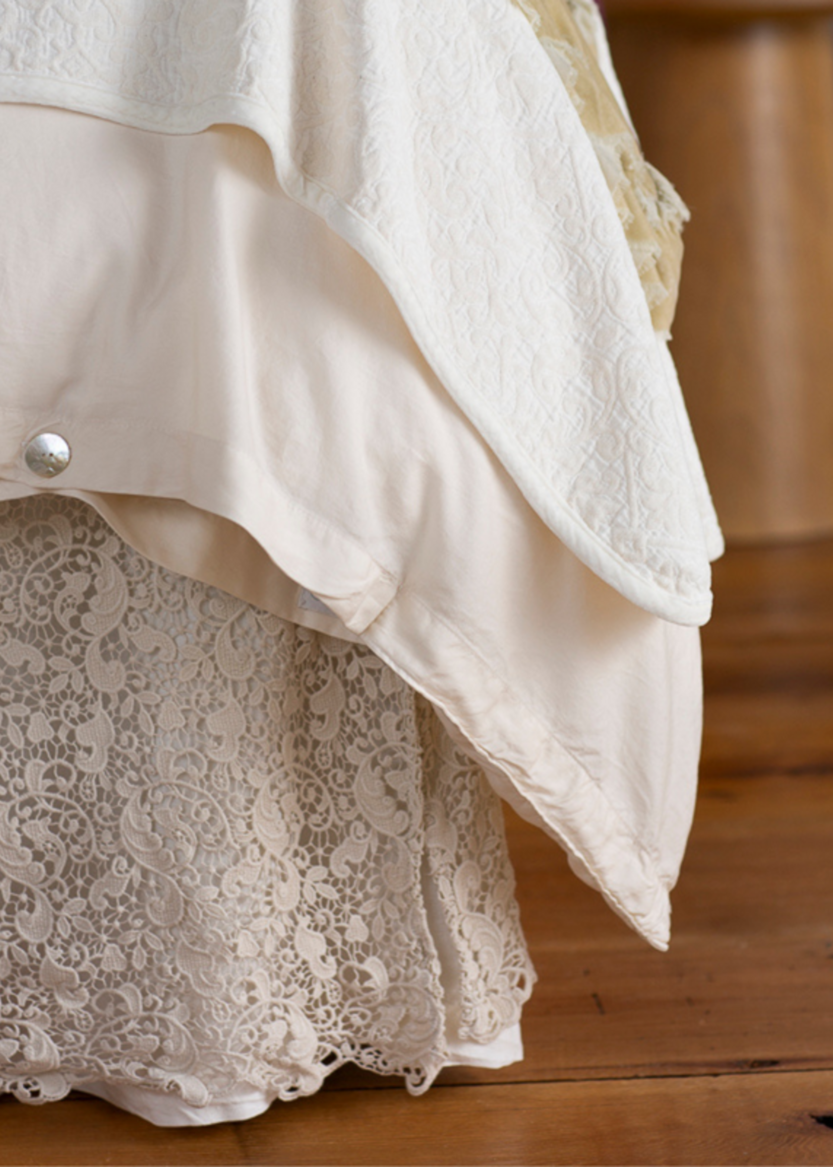 Bella Notte Allora Queen Bed Skirt, WINTER WHITE