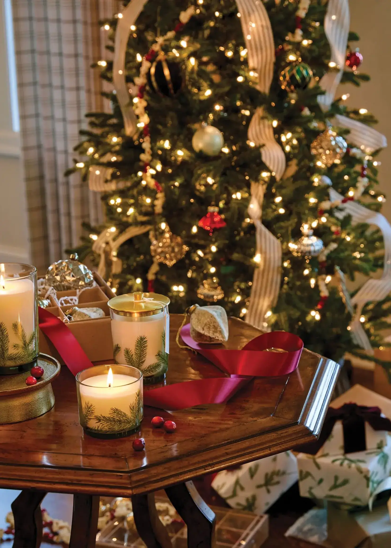 Thymes Thymes - Frasier Fir Heritage Medium Pine Needle Luminary