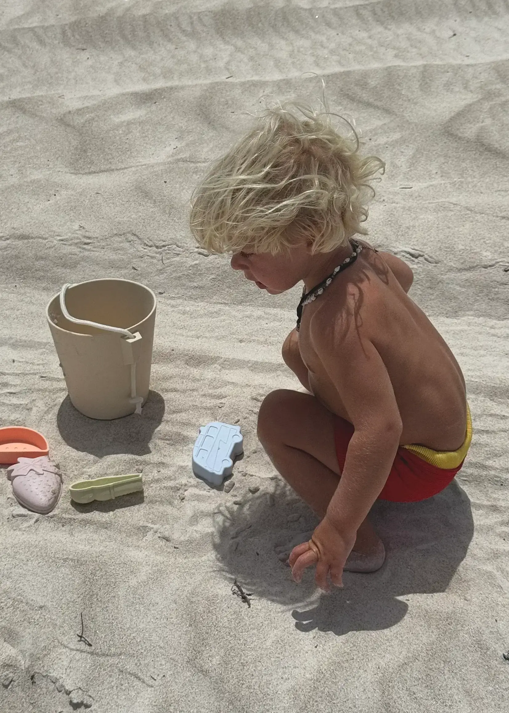 Sunnylife S51SSBML Silicone Bucket & Spade Set Apple Sorbet Multi