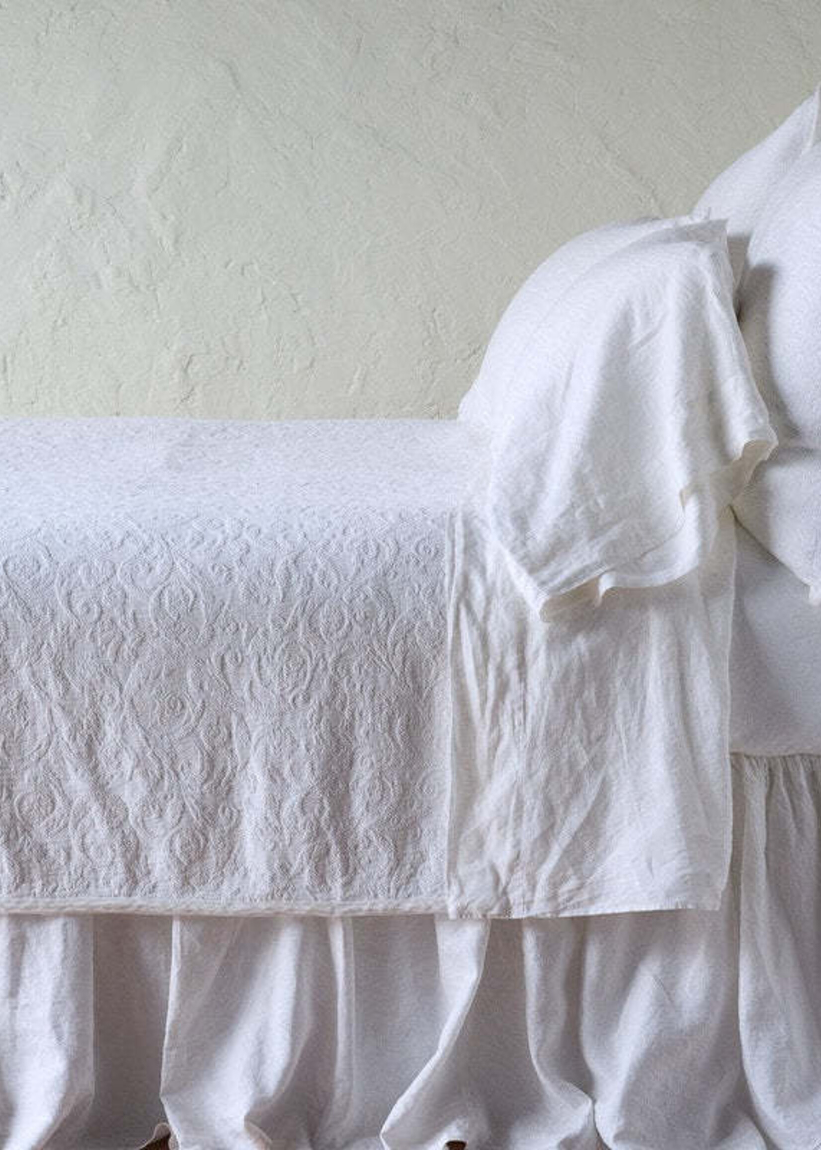 Bella Notte Bella Notte Adele King Coverlet White