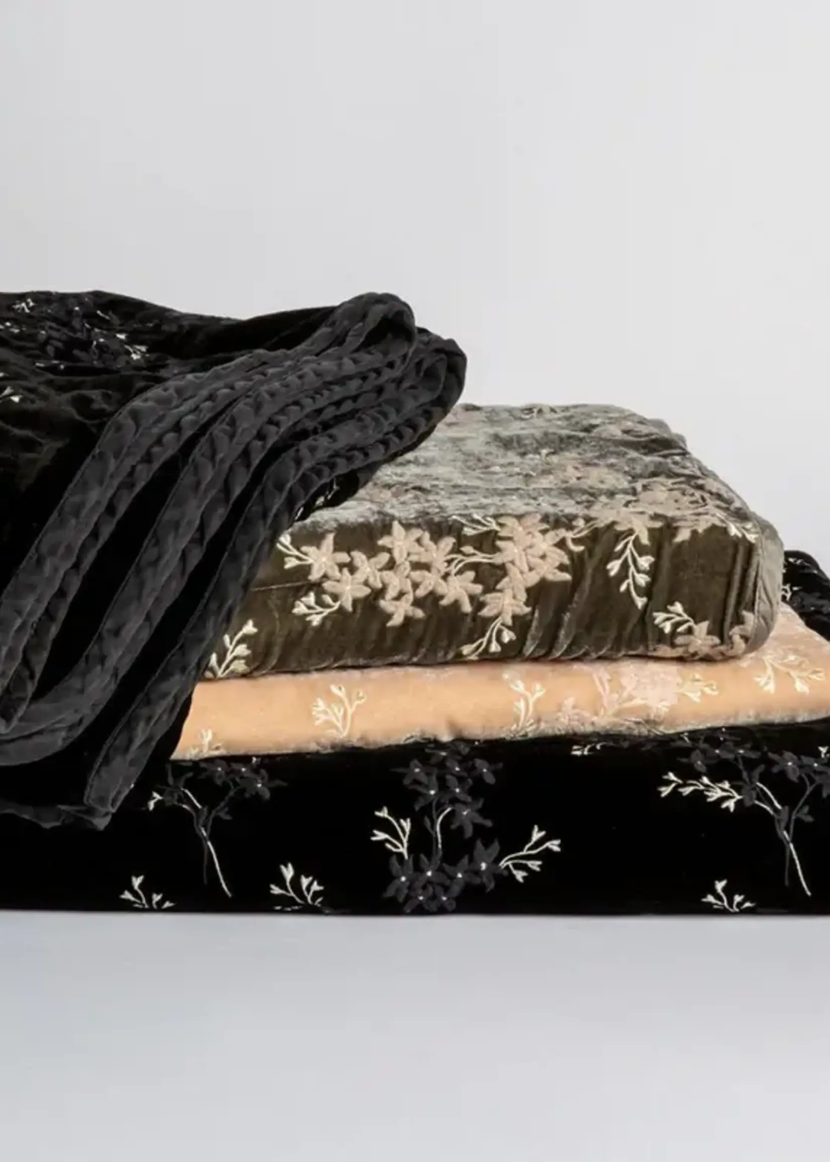 Bella Notte Bella Notte Lynette Throw Blanket Moonlight