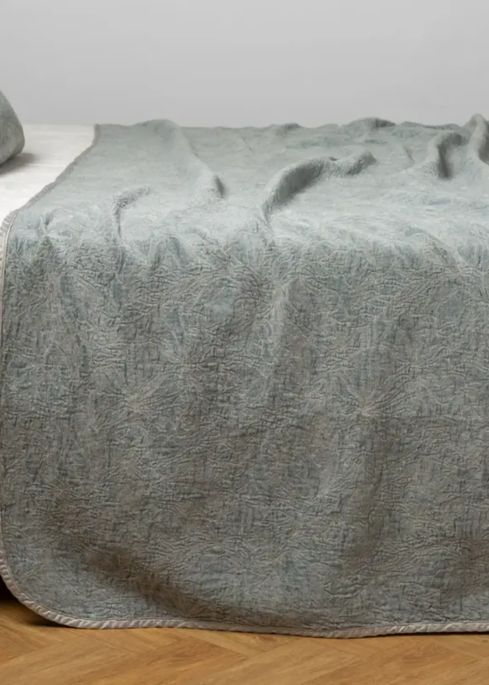 Bella Notte Georgia Queen Bedspread,  MINERAL