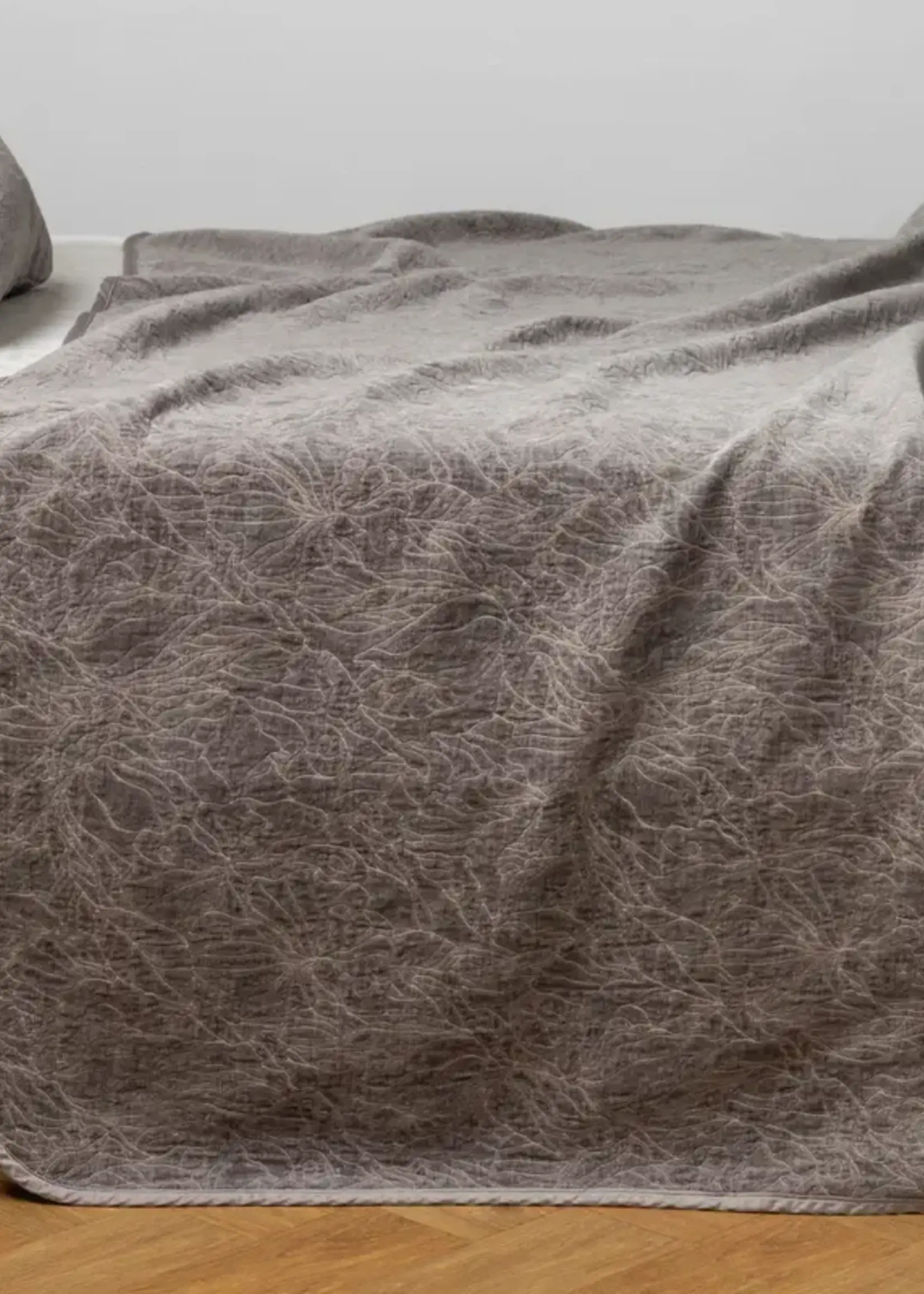 Bella Notte Georgia Queen Bedspread,  MOONLIGHT