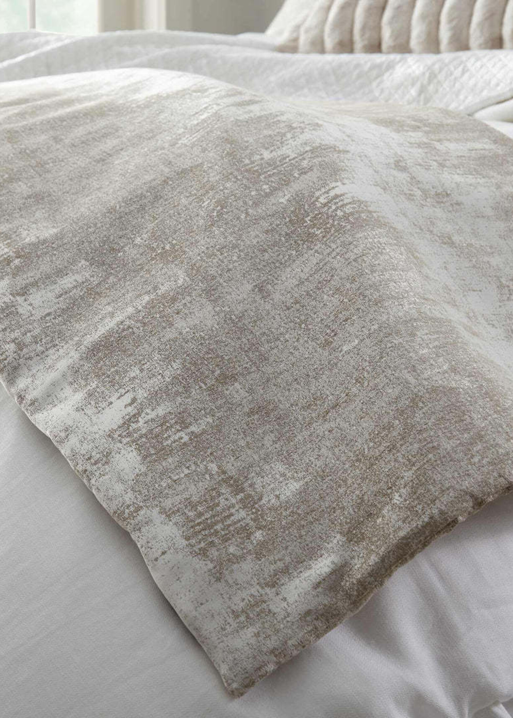 Lili Alessandra PERCY MTO CLOUD TEXTURED JACQUARD LUXE PADDED THROW 54X98