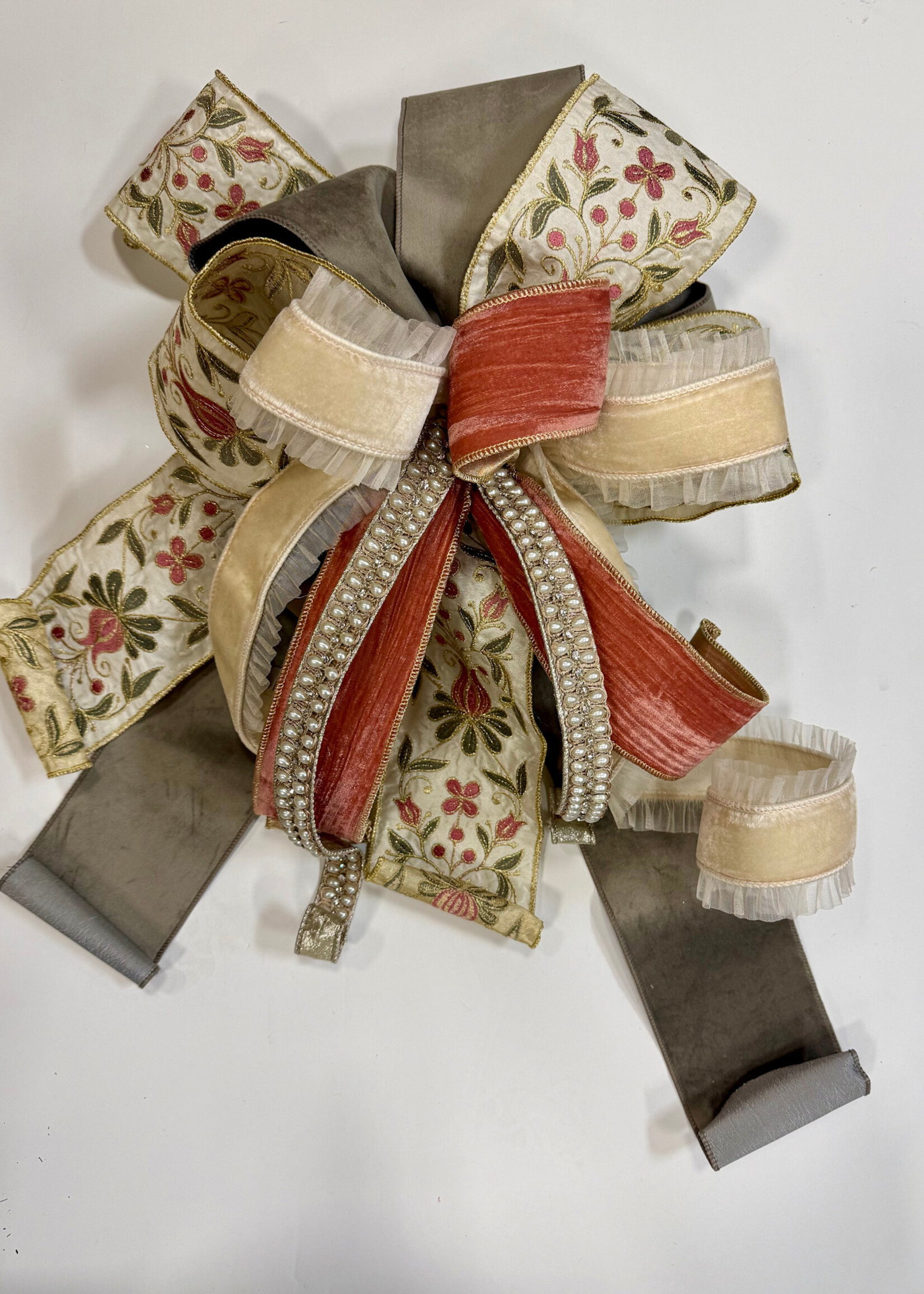 Picket Fences Lauren’s Vintage Romance Bow