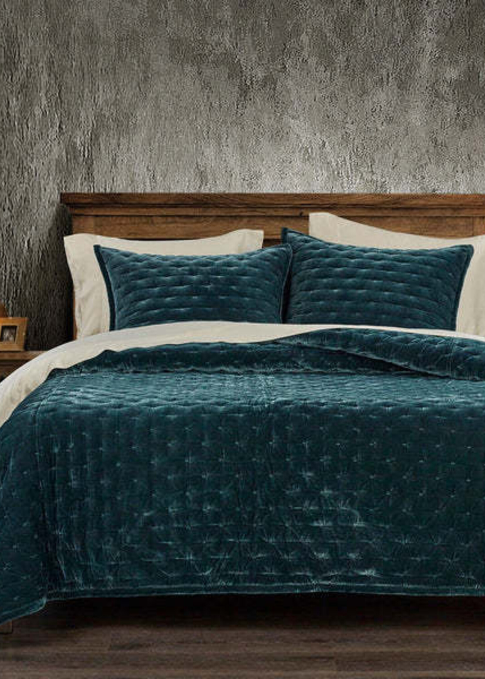 Hi End Accents Stella Faux Silk Velvet Quilt Set, Queen, Storm Blue, 3PC PK6700-QN-SU