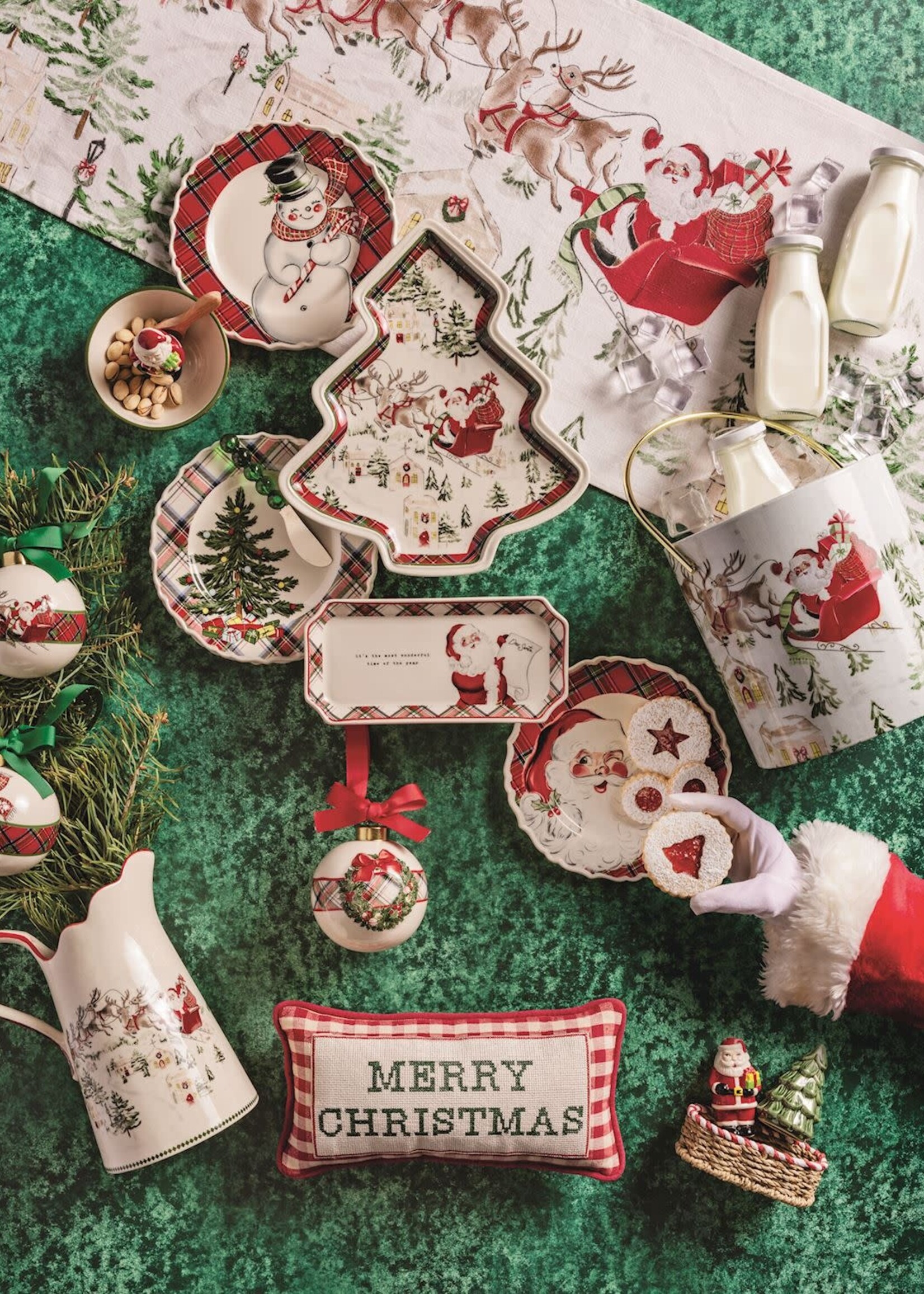 Mud Pie VINTAGE SANTA SCENE RUNNER