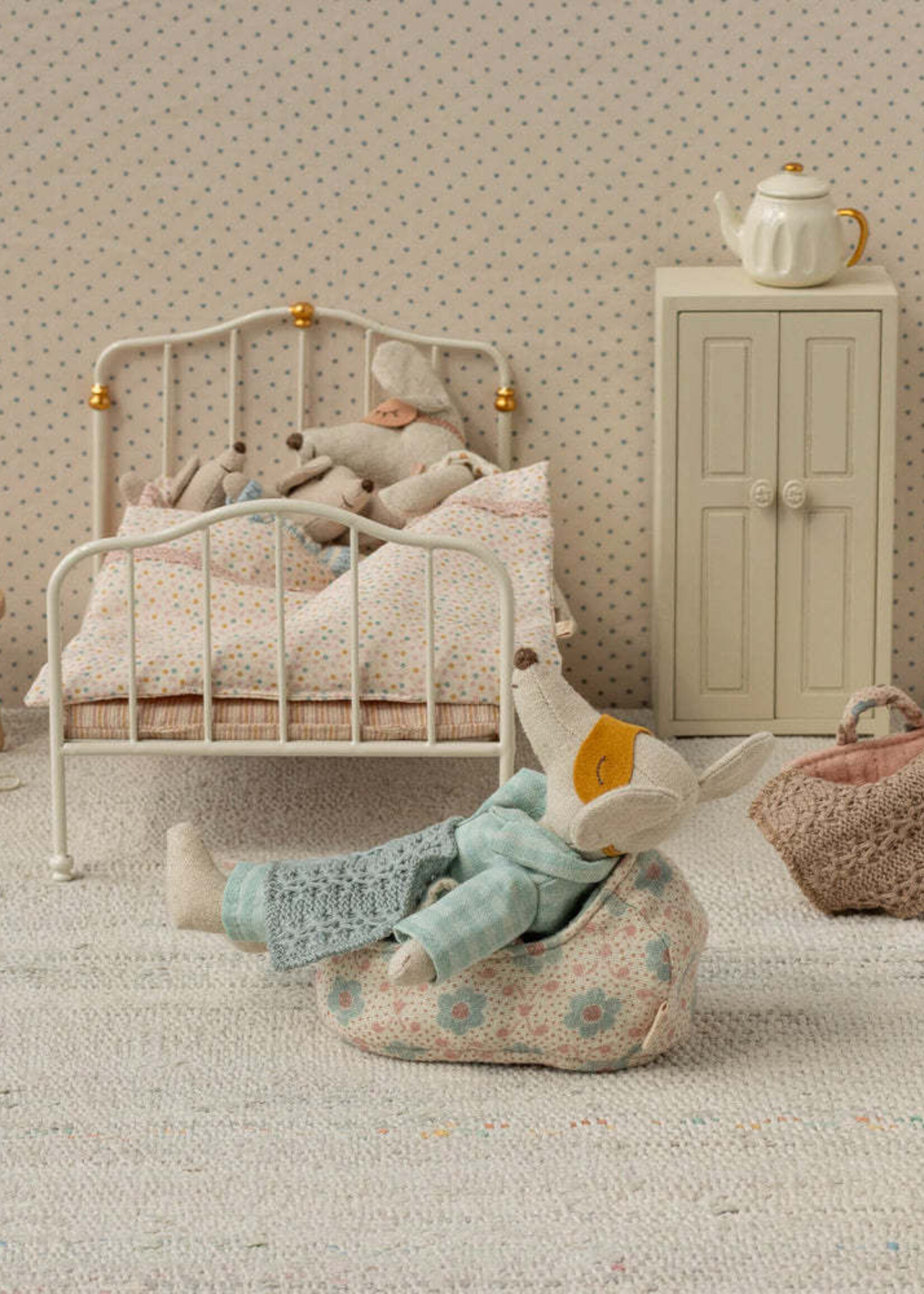 Maileg Carry cot, Baby mouse - Rose