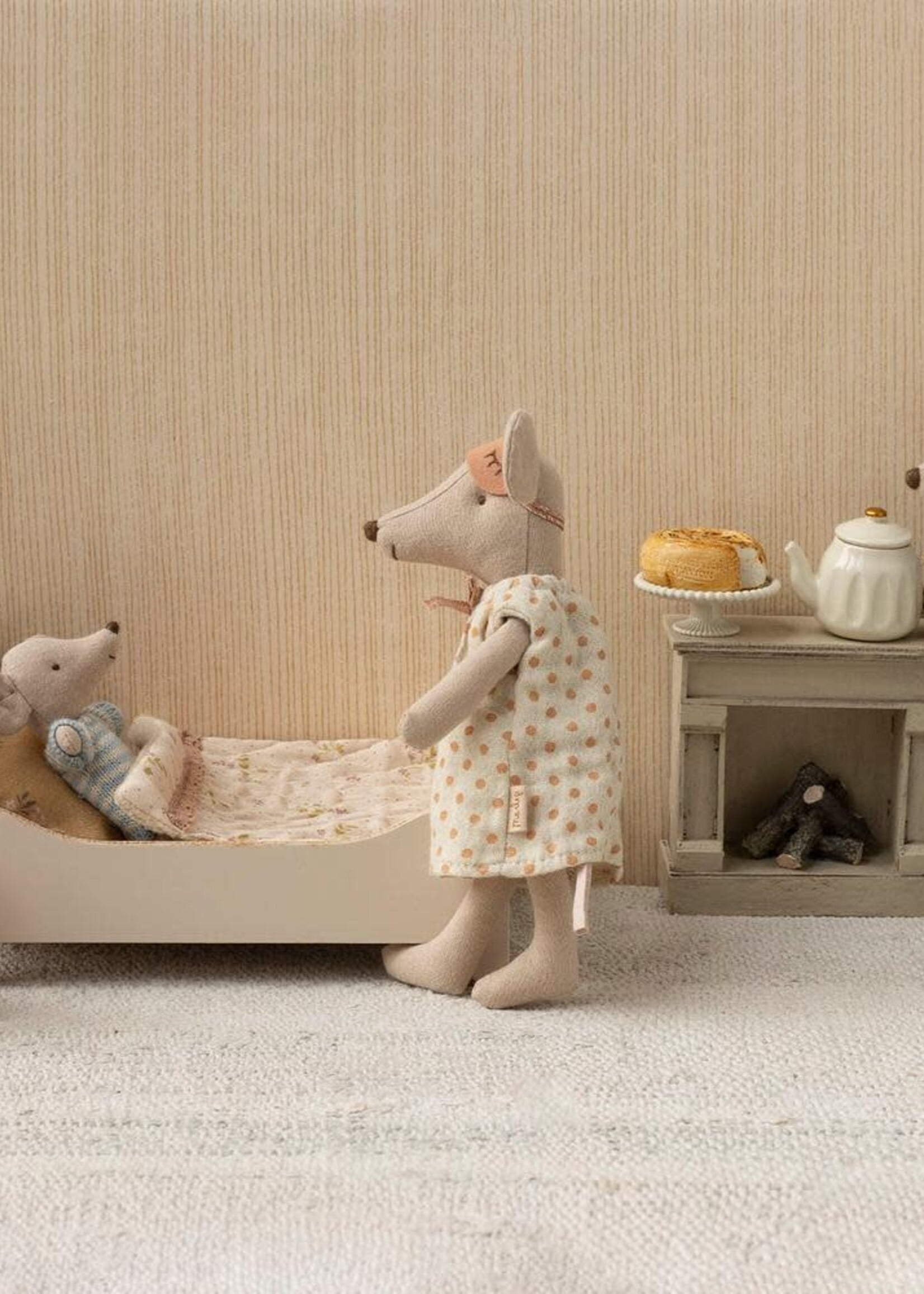 Maileg Mum & Dad mice in cigarbox
