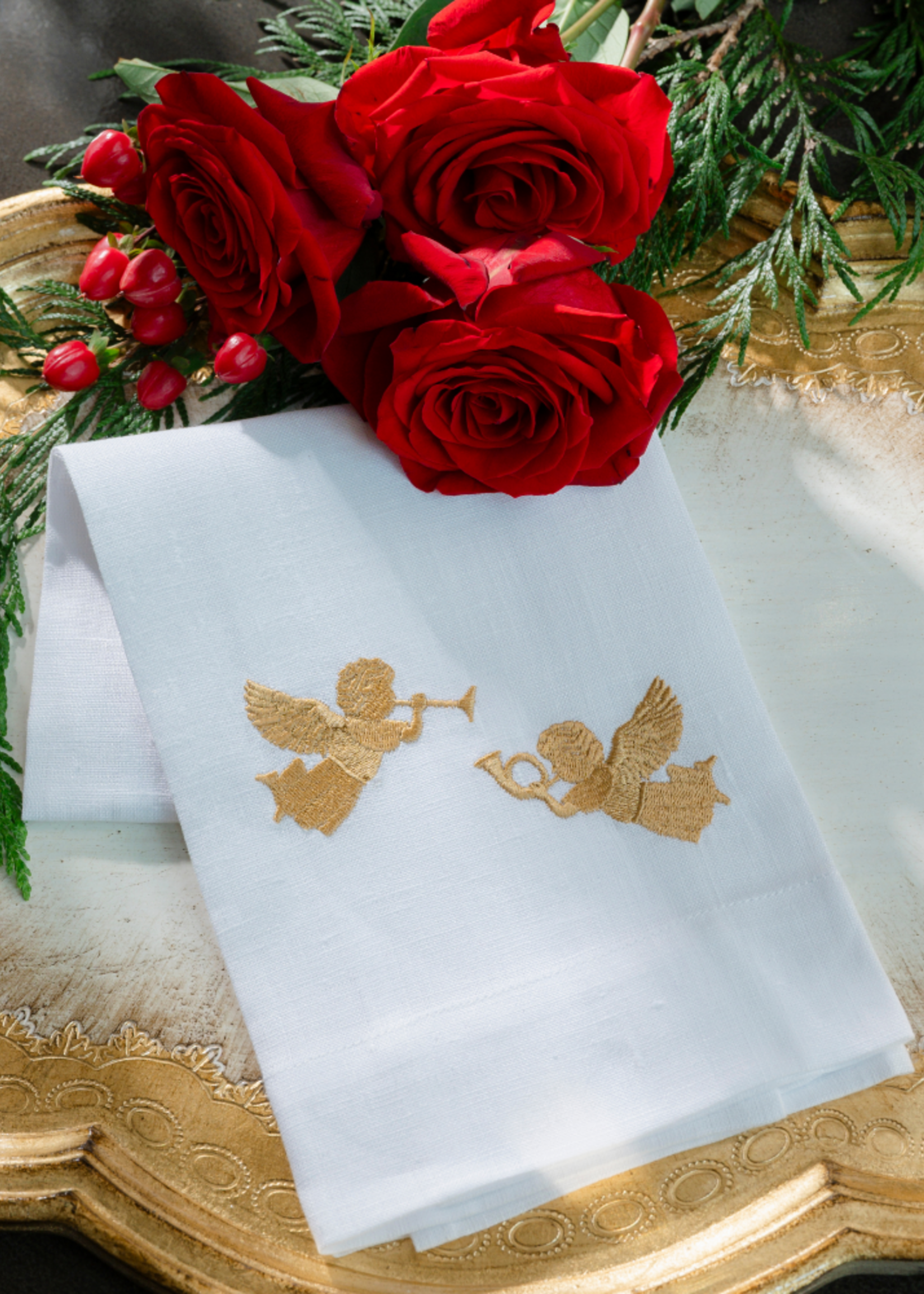 Arte Italica Trumpeting Cherubs White Linen Towel