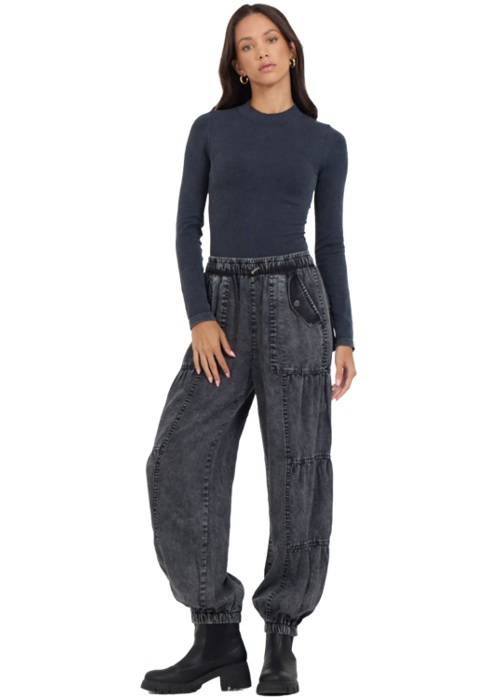 SEAMLESS MOCK NECK
