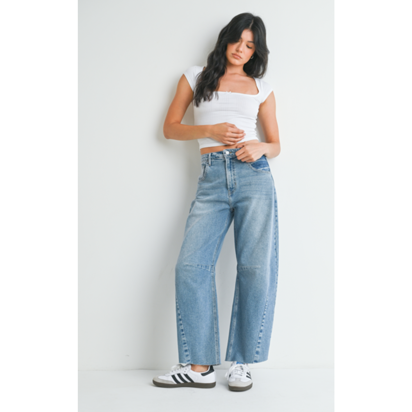 LIGHT DENIM BARREL JEAN