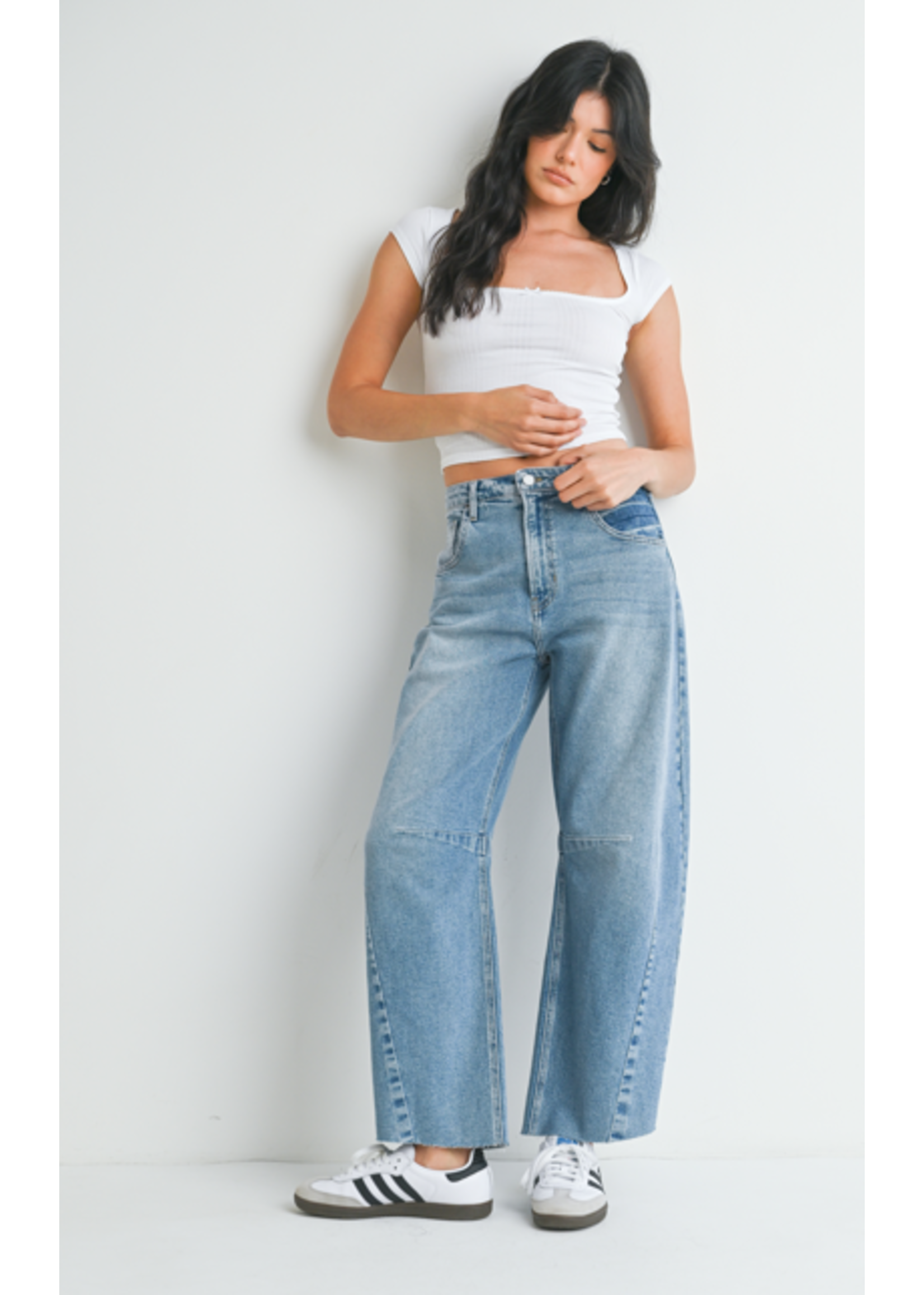 LIGHT DENIM BARREL JEAN