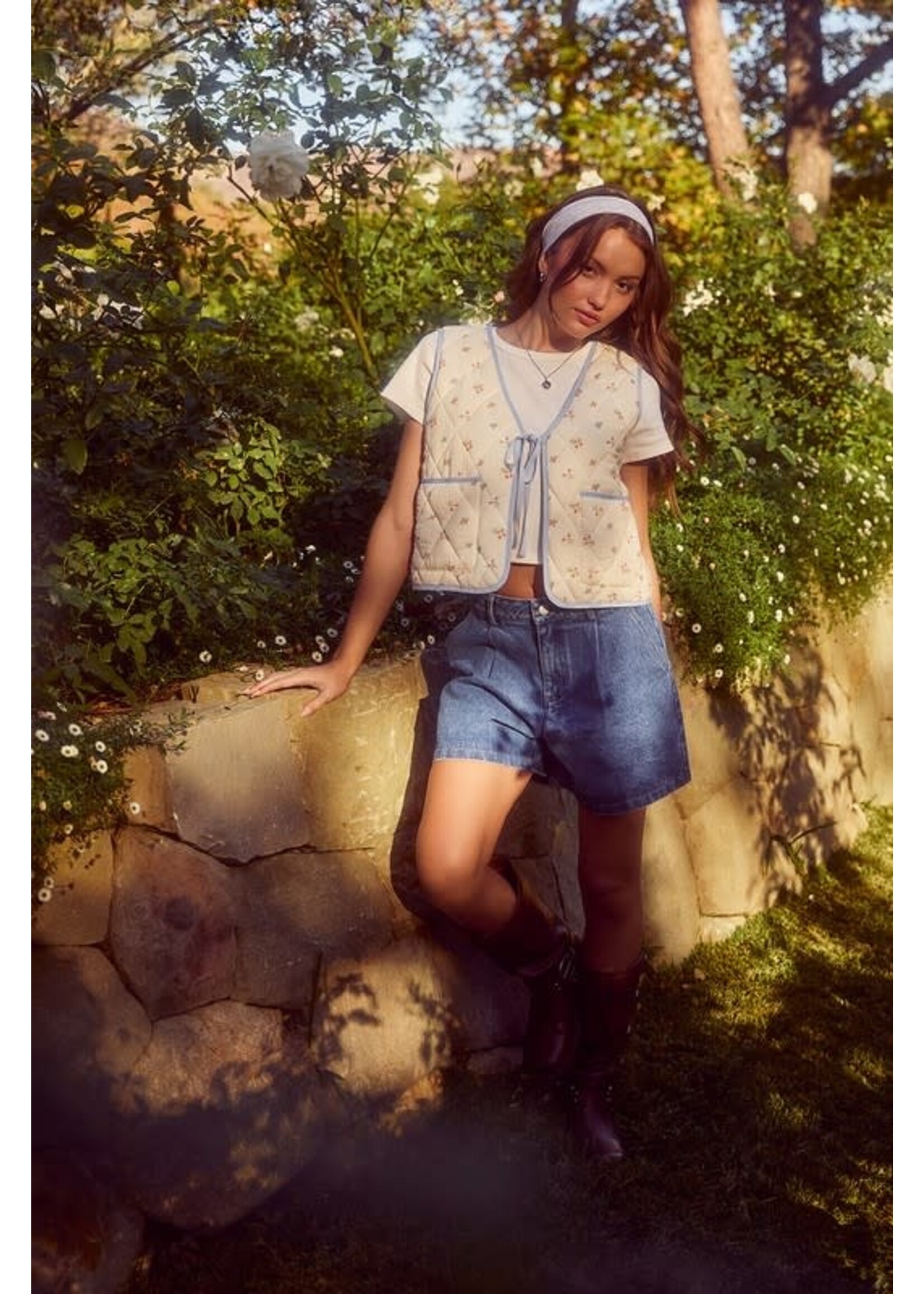 PLEATED DENIM SHORTS