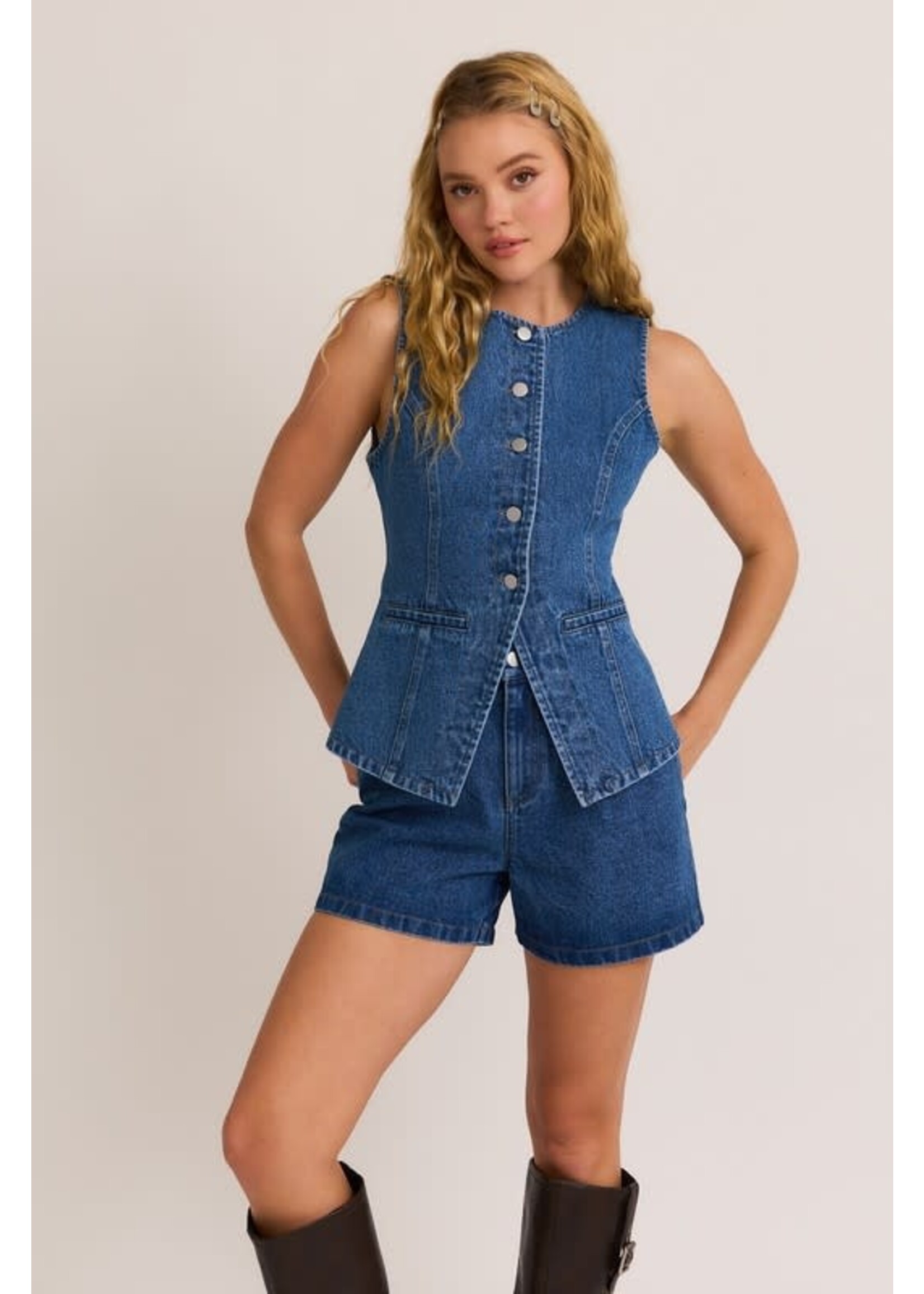PLEATED DENIM SHORTS