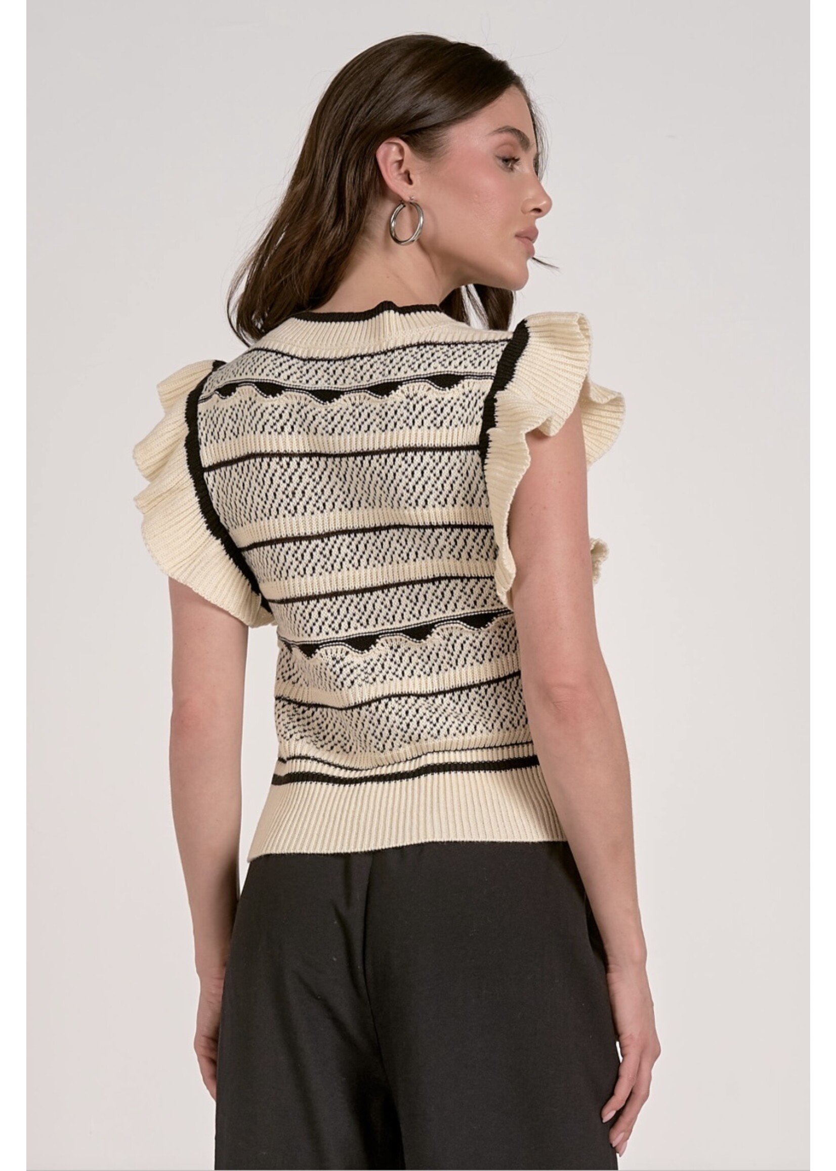 BLACK AND WHITE DETAIL SWEATER