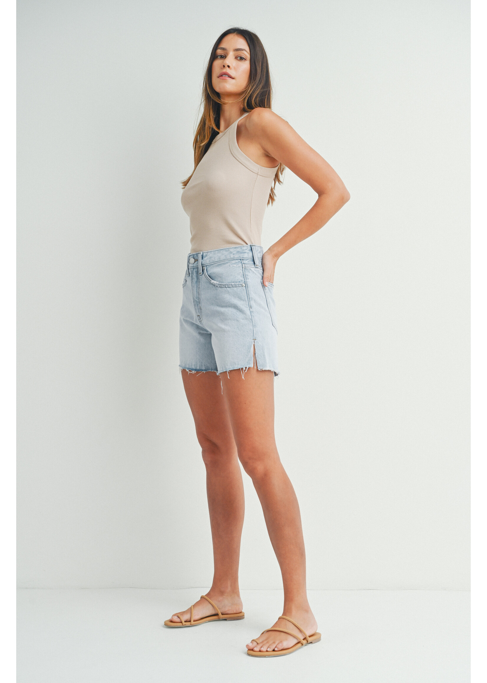 SIDE SLIT SHORT