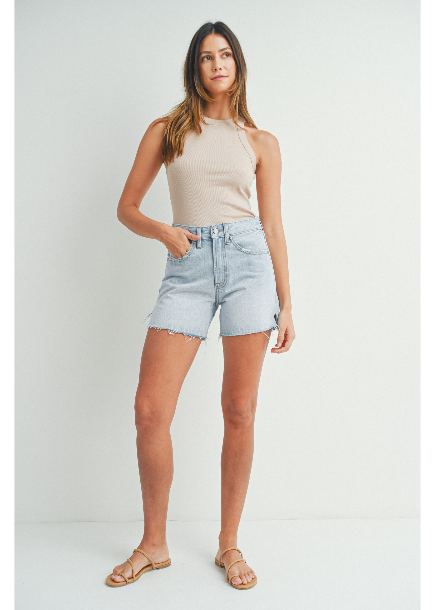 SIDE SLIT SHORT