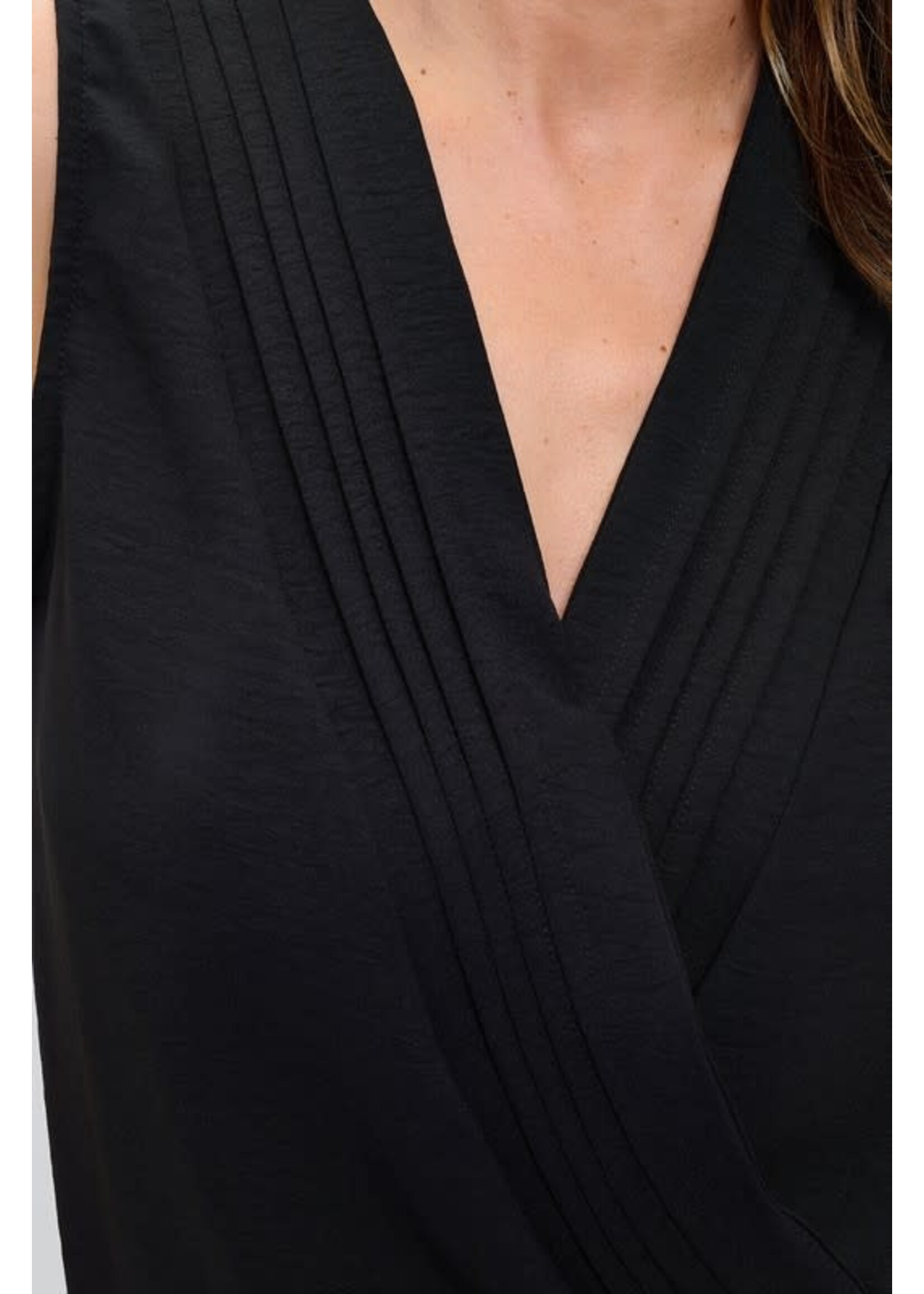 BLACK PLEATED TOP